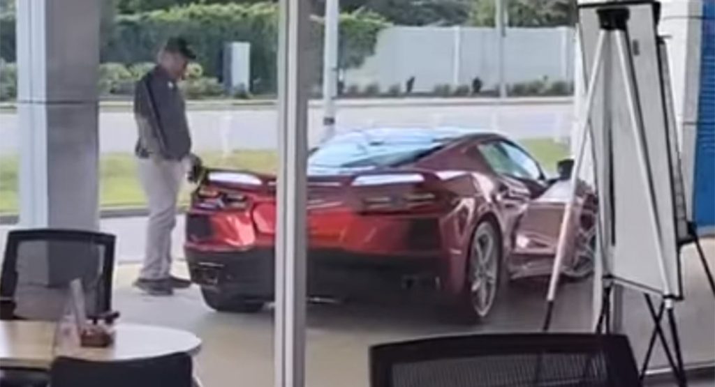  Watch Someone Steal A C8 Corvette Right In Front Of Dealership Staff