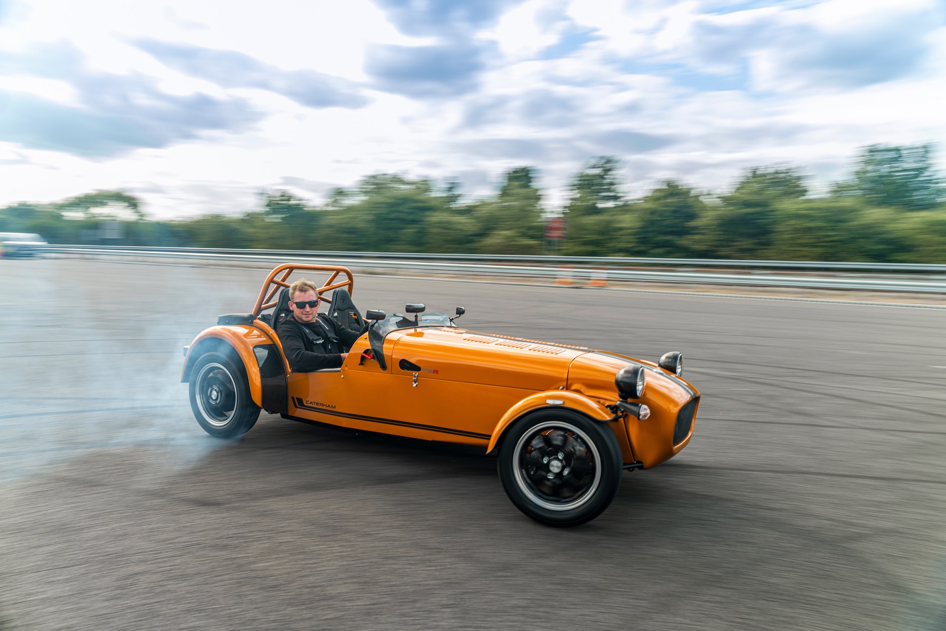 Caterham Will Build A Seven 170 In Six Hours On The Highest Pop-Up Car Dealership In The World