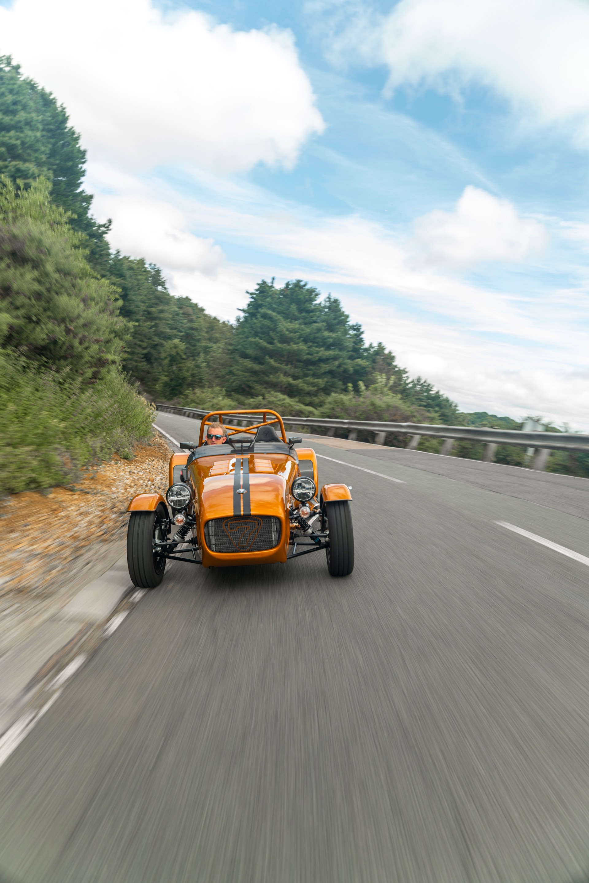 Caterham Will Build A Seven 170 In Six Hours On The Highest Pop-Up Car Dealership In The World