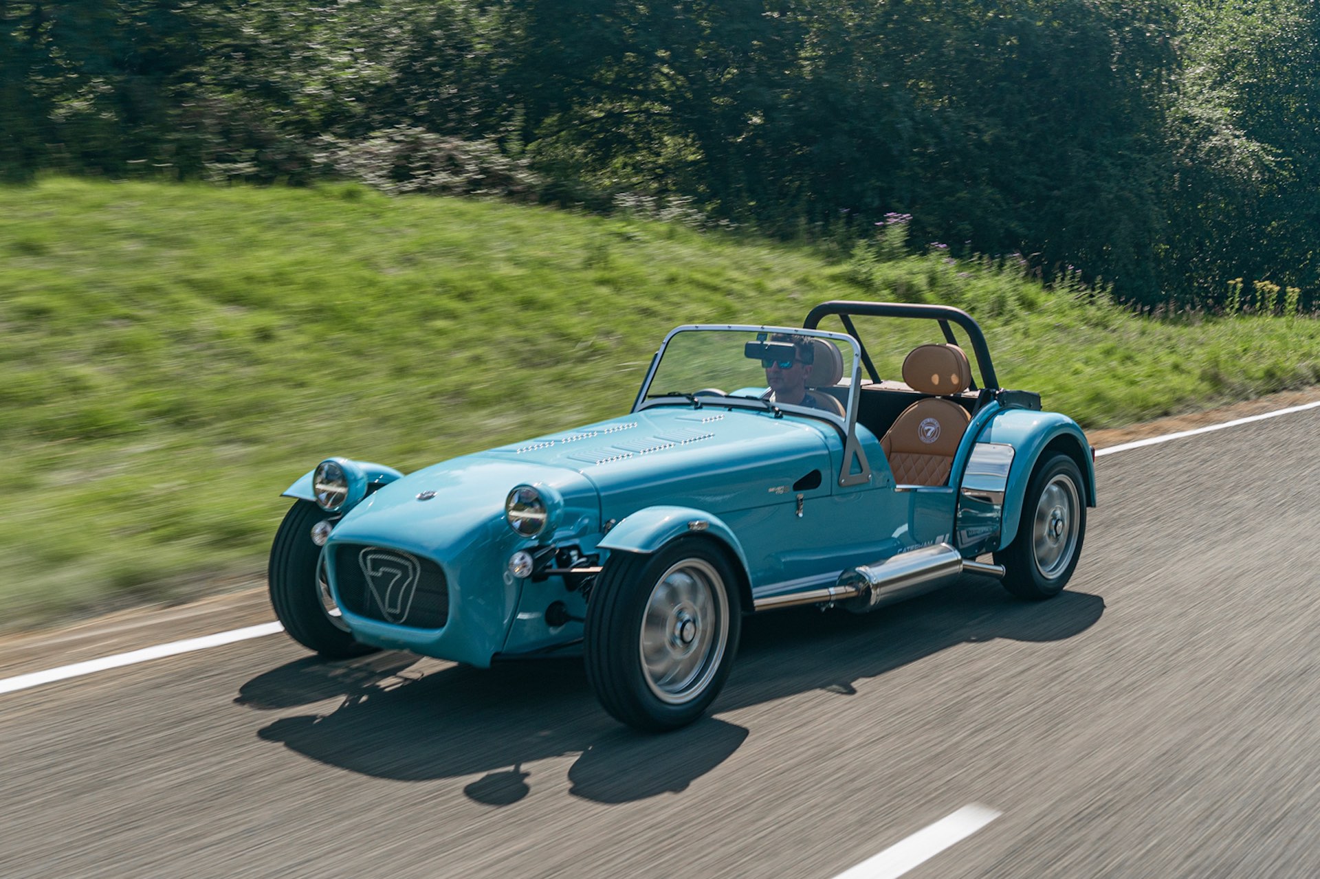 Caterham Will Build A Seven 170 In Six Hours On The Highest Pop-Up Car Dealership In The World