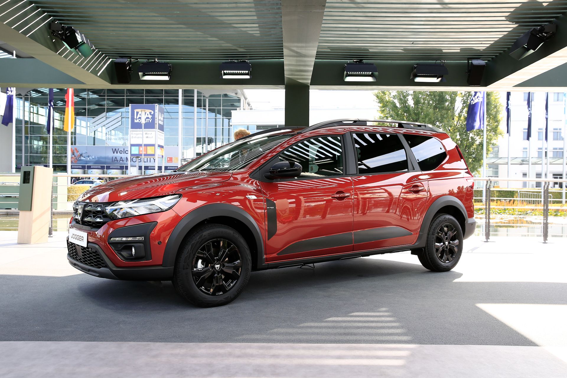 Dacia Jogger Unveiled On A Floating Platform Looking Larger IRL