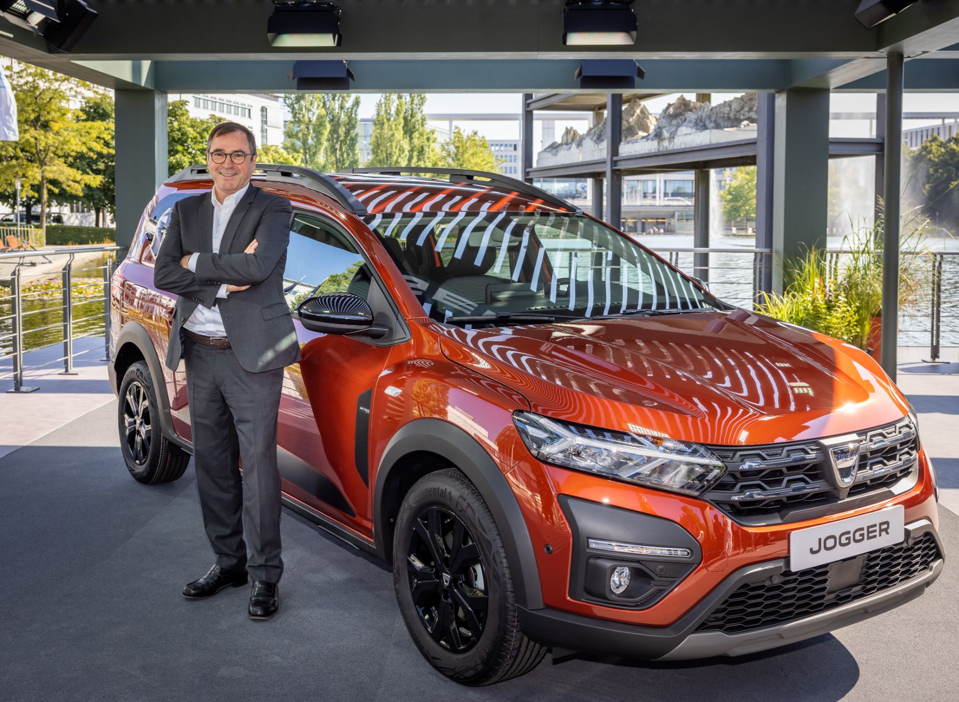 Dacia Jogger Unveiled On A Floating Platform Looking Larger IRL
