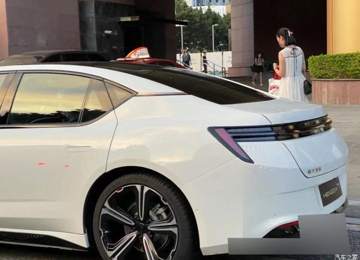 Evergrande’s Hengchi 7 Looks Impressive Out Testing, But Will It Be Built?