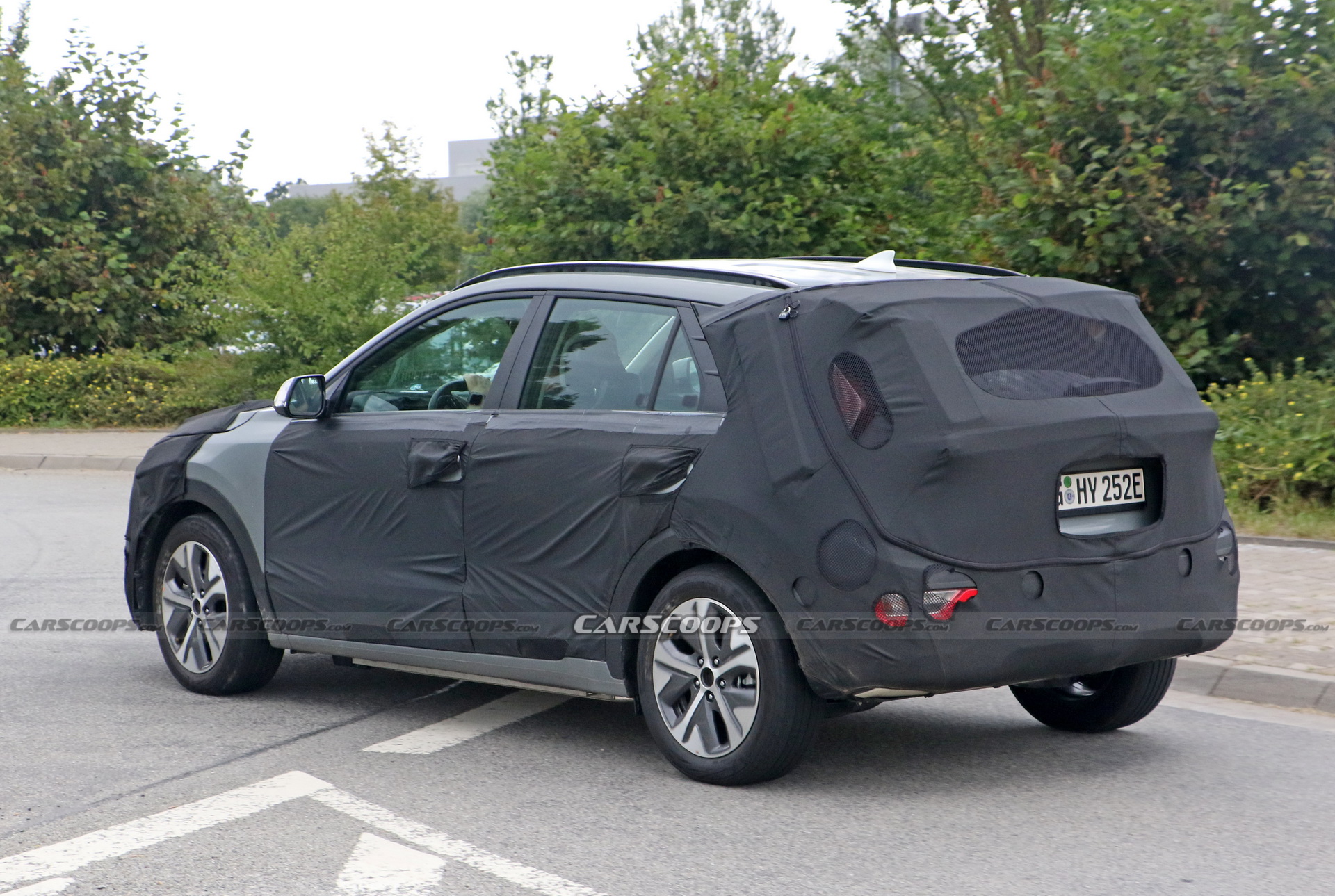 2022 Kia e-Niro Spied For The First Time Hiding Its Concept-Inspired Looks