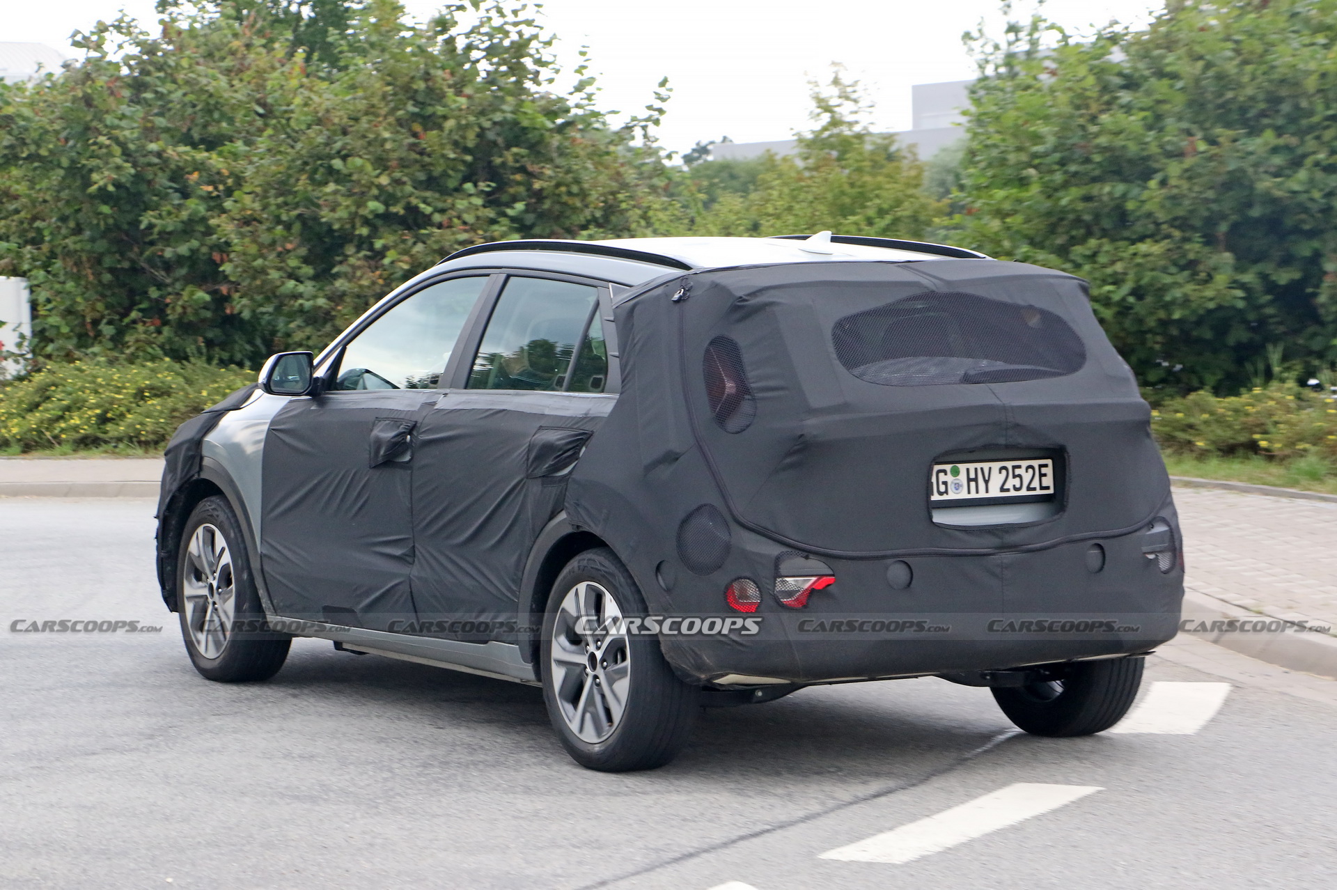 2022 Kia e-Niro Spied For The First Time Hiding Its Concept-Inspired Looks
