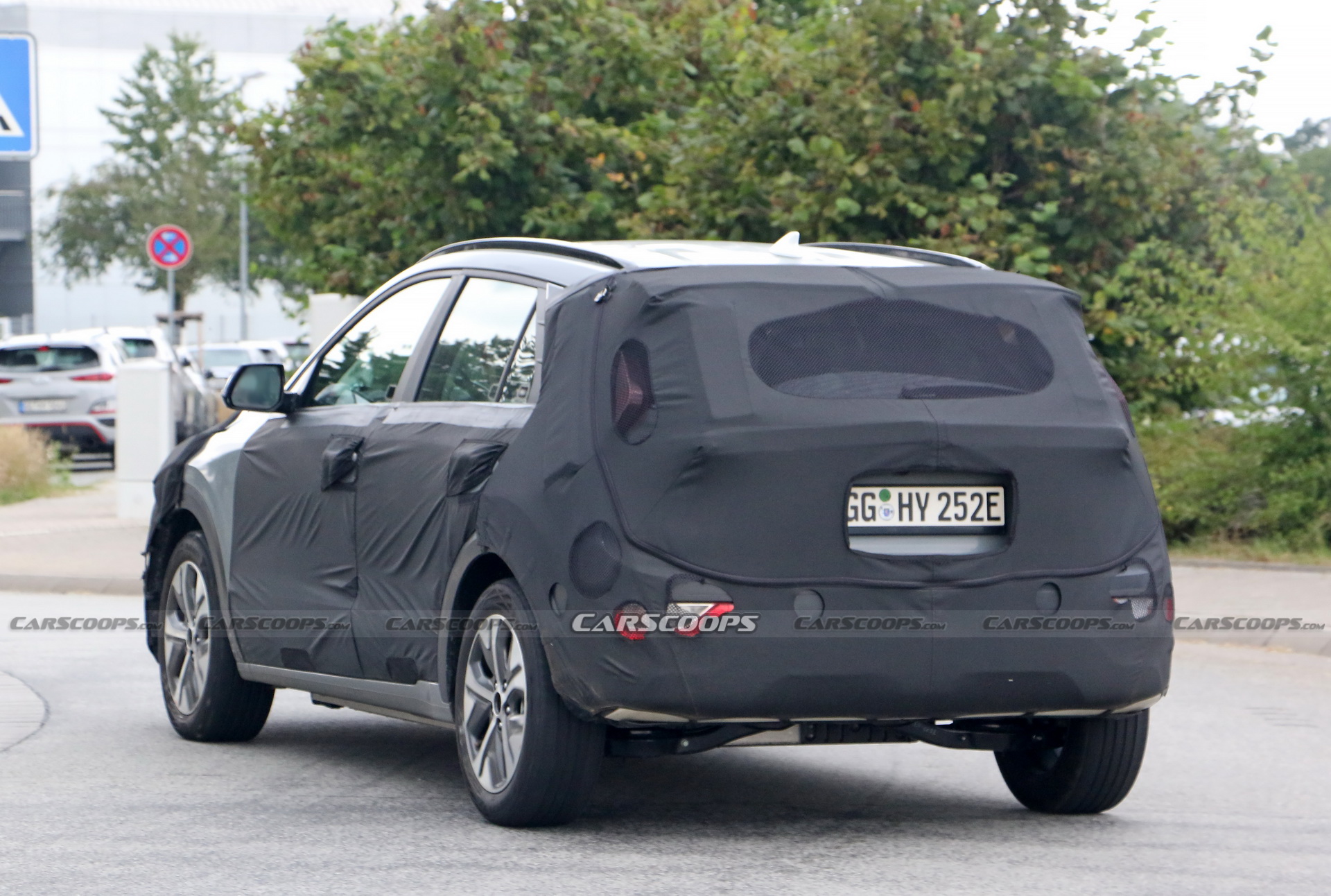 2022 Kia e-Niro Spied For The First Time Hiding Its Concept-Inspired Looks