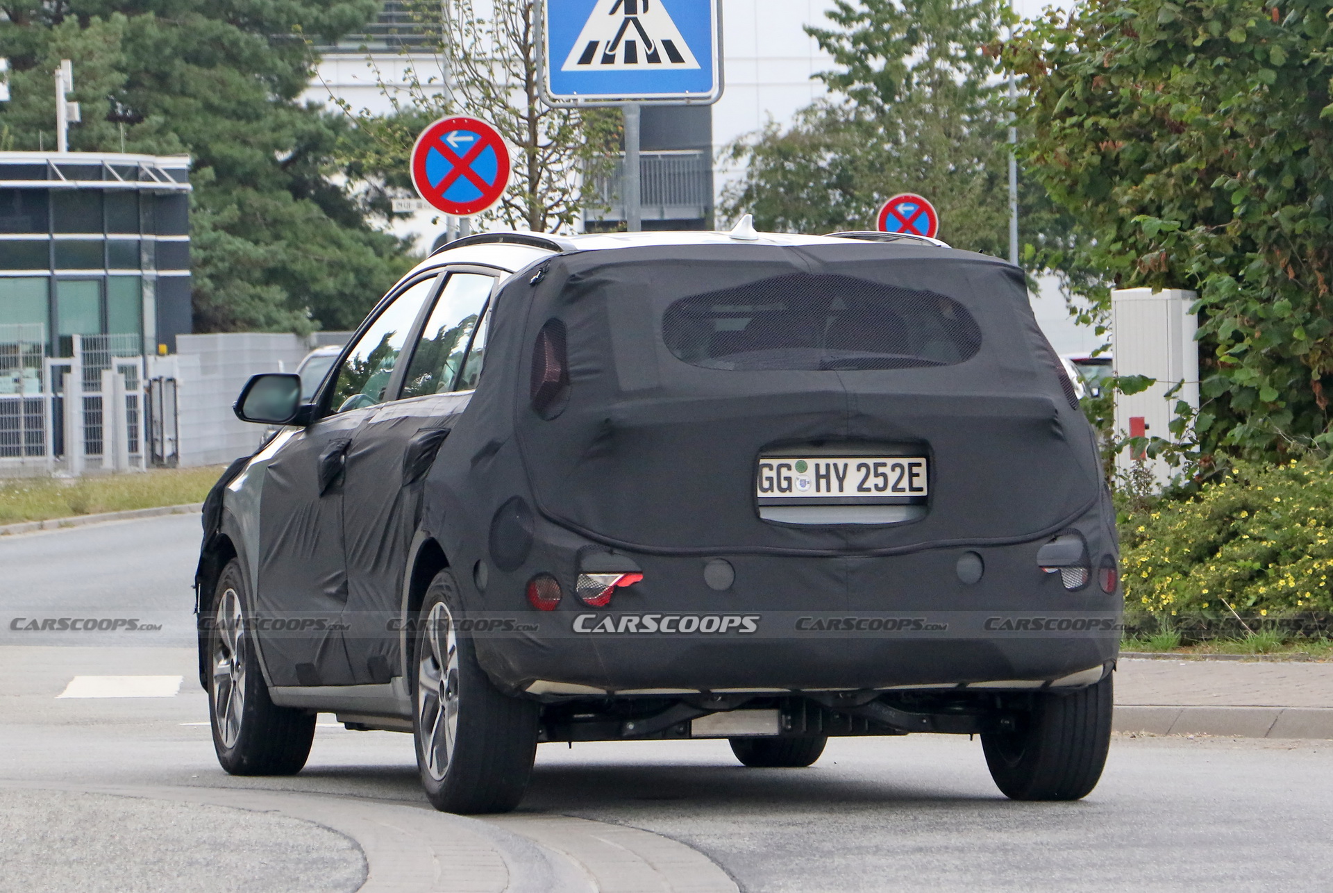 2022 Kia e-Niro Spied For The First Time Hiding Its Concept-Inspired Looks