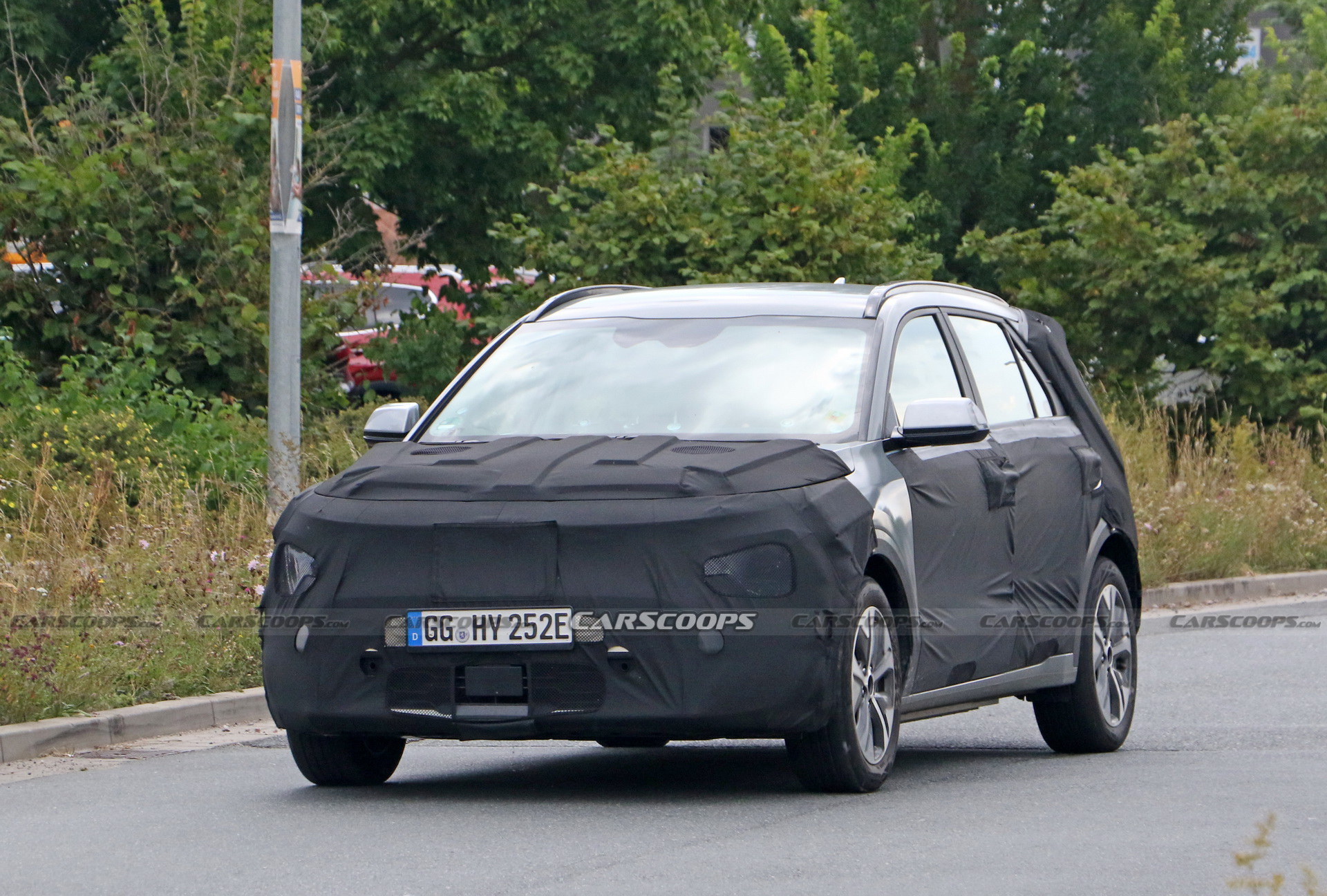 2022 Kia e-Niro Spied For The First Time Hiding Its Concept-Inspired Looks