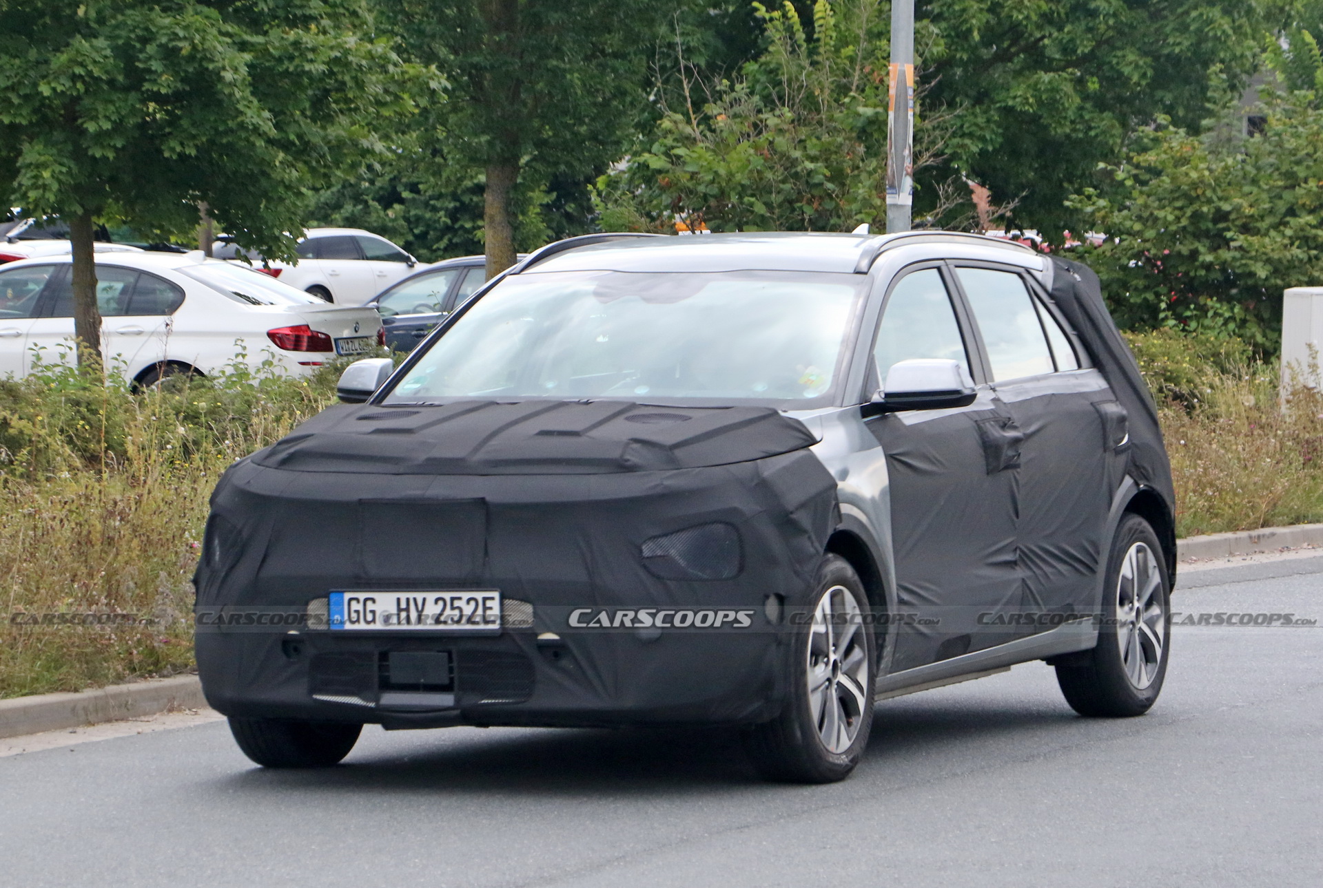 2022 Kia e-Niro Spied For The First Time Hiding Its Concept-Inspired Looks