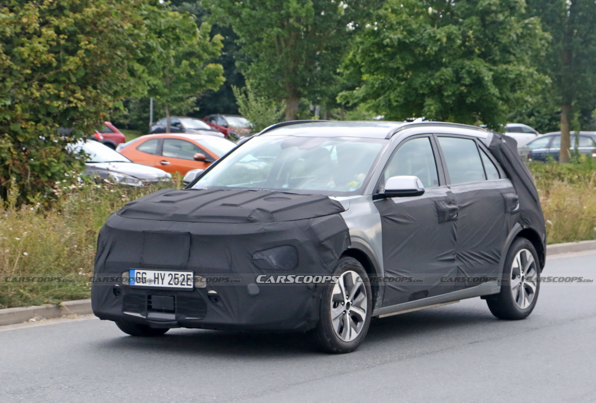 2022 Kia e-Niro Spied For The First Time Hiding Its Concept-Inspired Looks