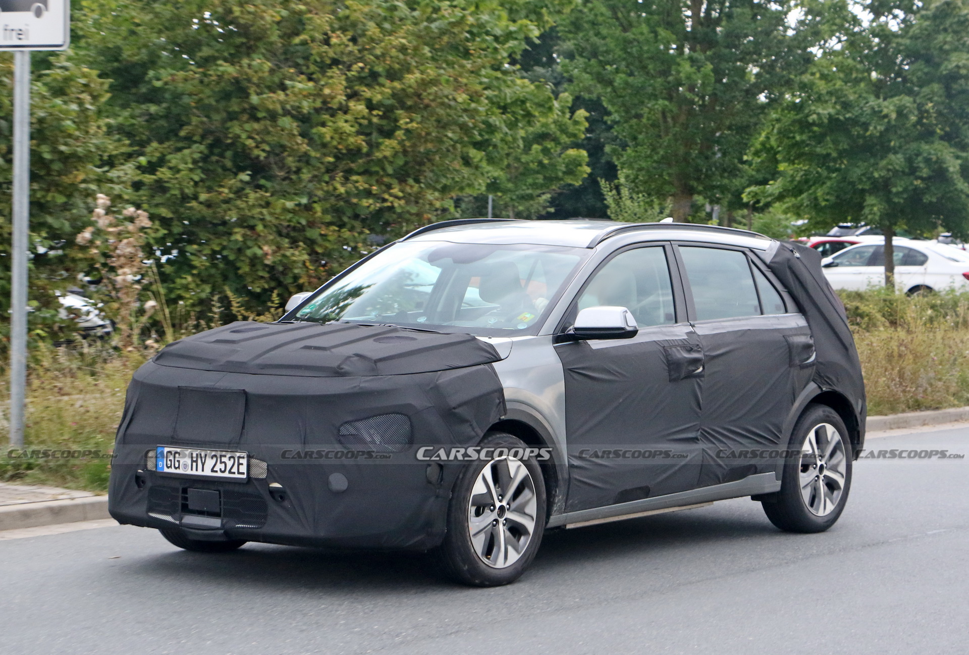 2022 Kia e-Niro Spied For The First Time Hiding Its Concept-Inspired Looks