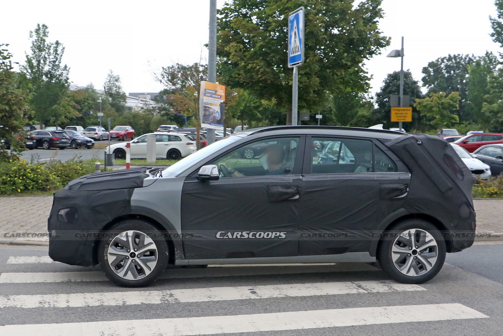 2022 Kia e-Niro Spied For The First Time Hiding Its Concept-Inspired Looks