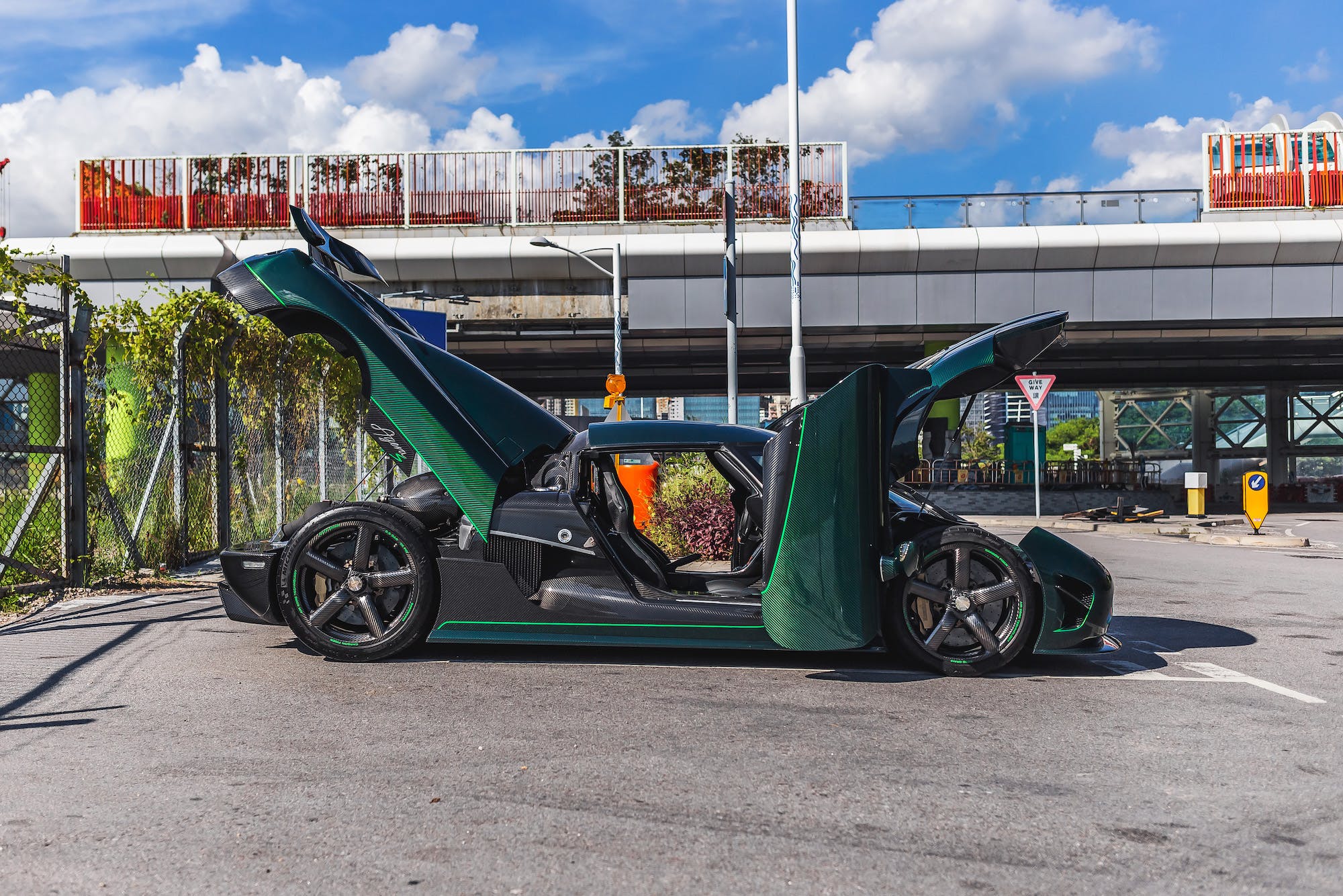 Stunning Green Carbon-Fiber Koenigsegg Agera S Offered In Online Auction