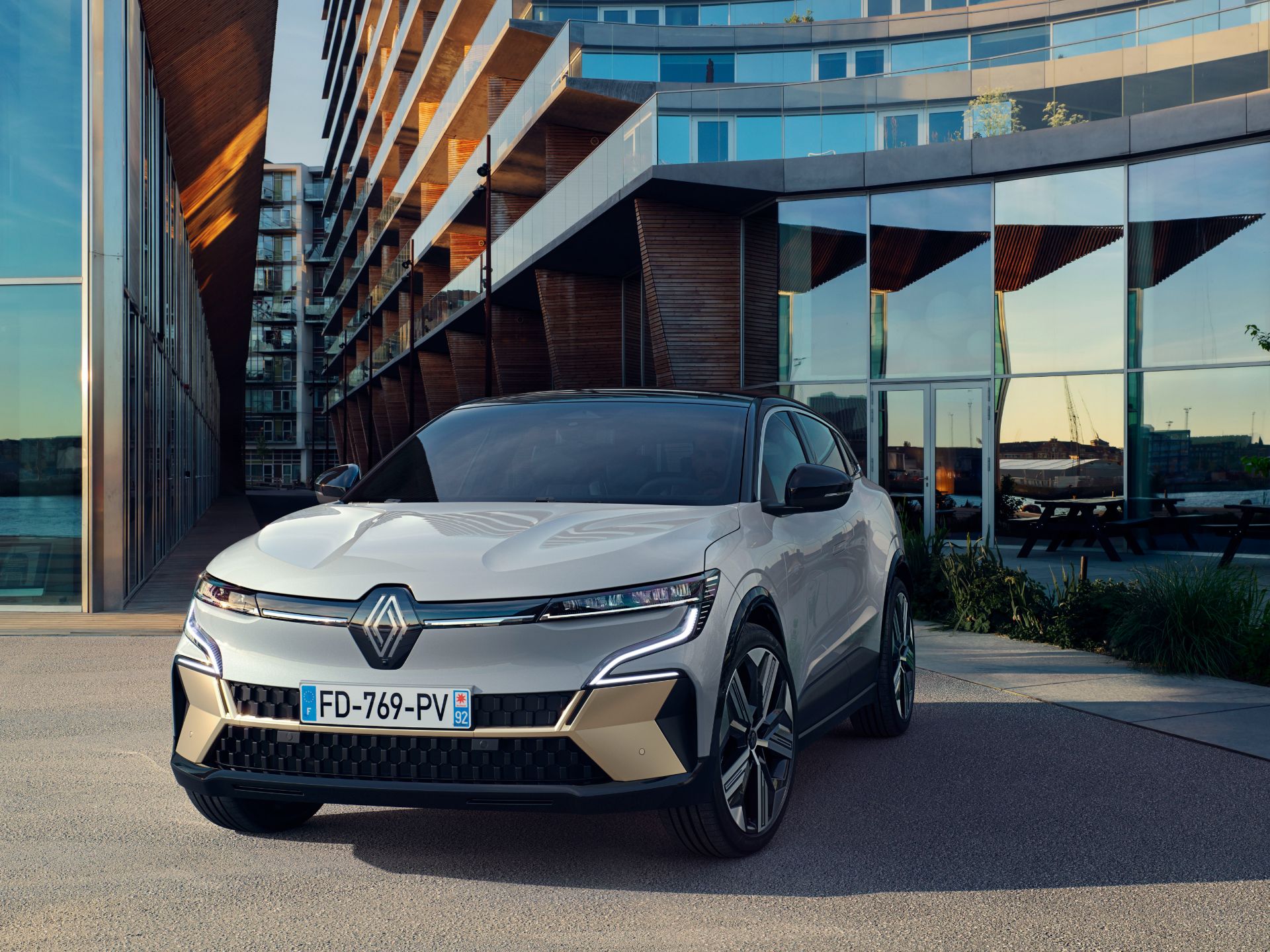 2022 Renault Mégane E-Tech Unveiled As A Fully Electric Compact Crossover