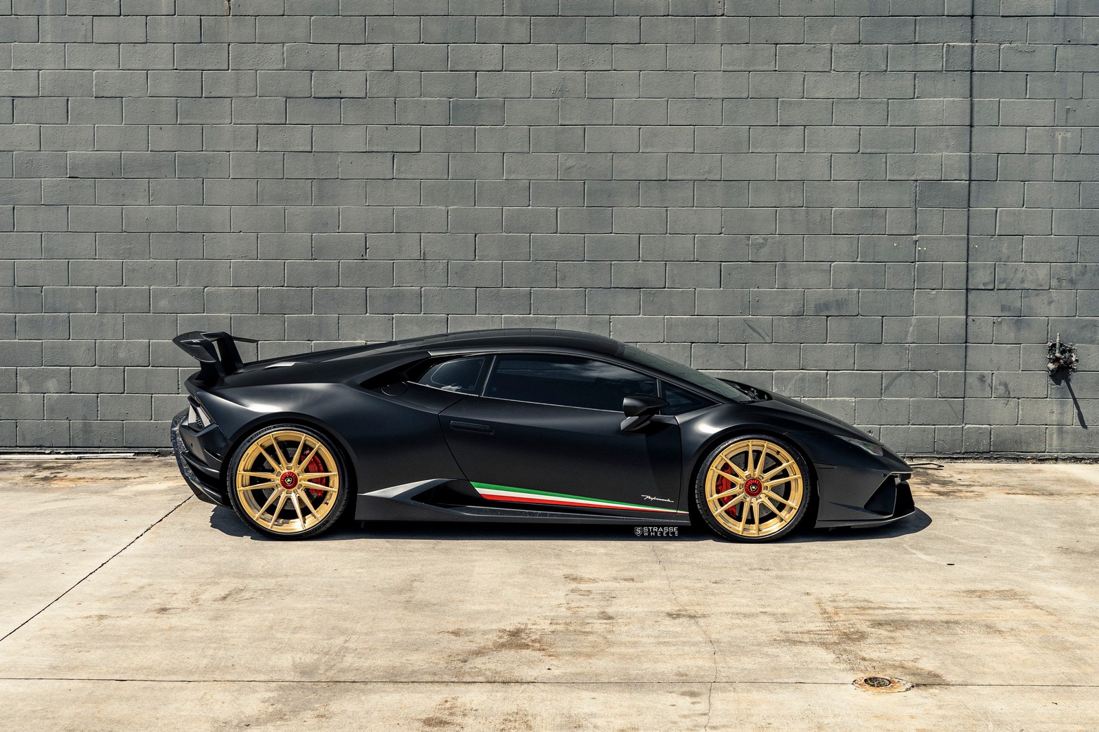 Nero Nemesis Twin Turbo Lamborghini Huracan Performante Looks Good On Golden Wheels