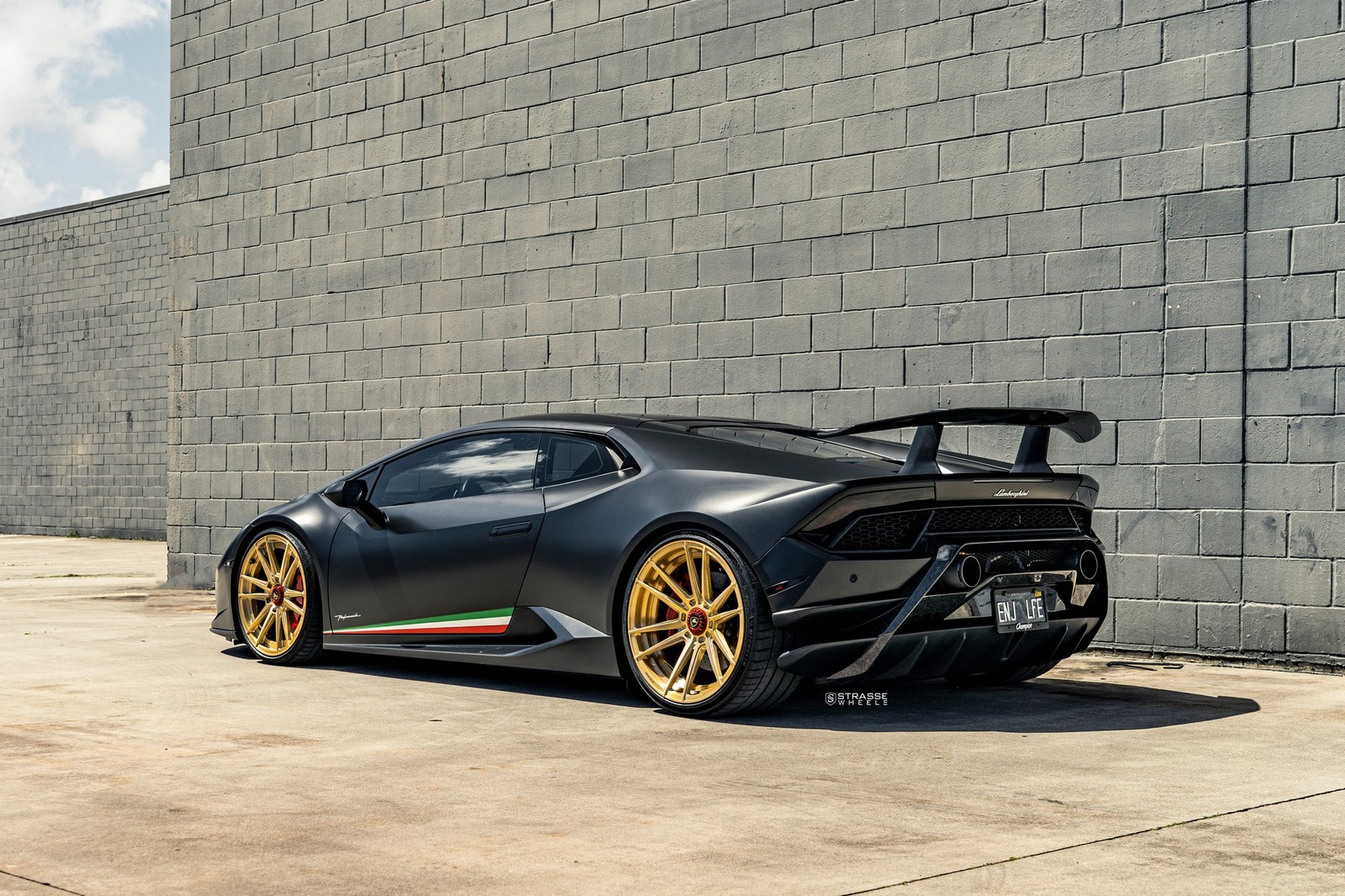 Nero Nemesis Twin Turbo Lamborghini Huracan Performante Looks Good On Golden Wheels