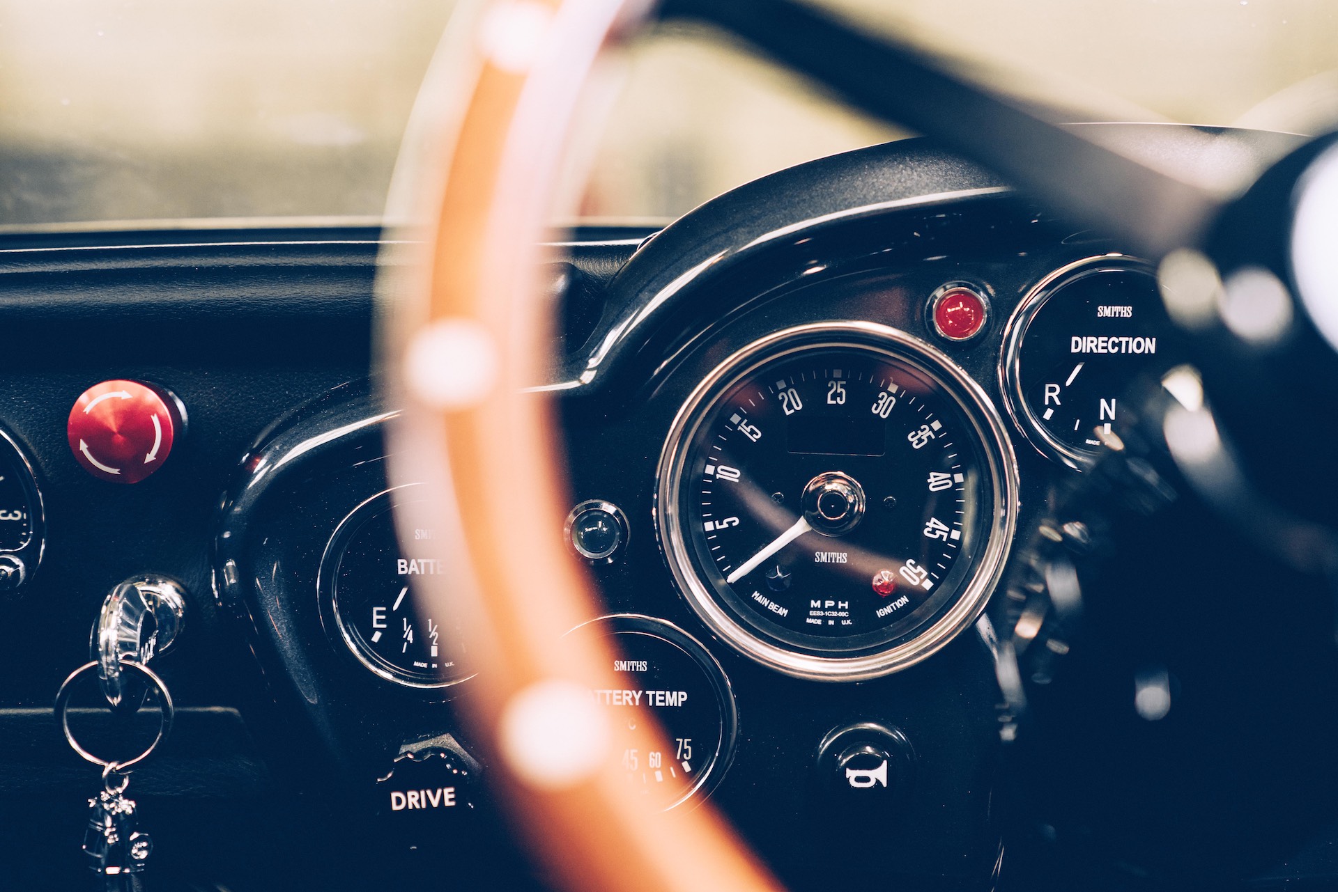 $125k ‘Toy’ Aston Martin DB5 James Bond Edition Fires Smoke, Has Fake Machine Guns Behind Headlights