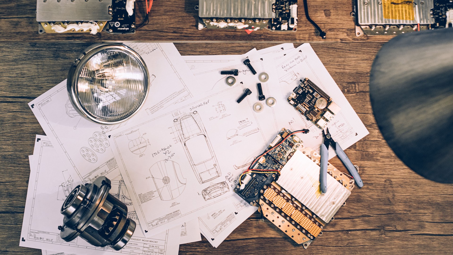 $125k ‘Toy’ Aston Martin DB5 James Bond Edition Fires Smoke, Has Fake Machine Guns Behind Headlights