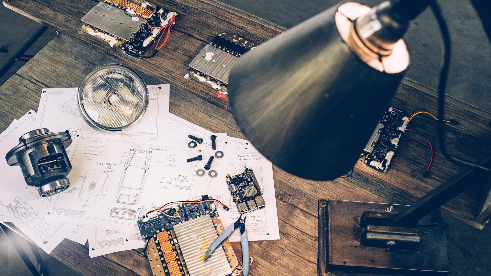 $125k ‘Toy’ Aston Martin DB5 James Bond Edition Fires Smoke, Has Fake Machine Guns Behind Headlights