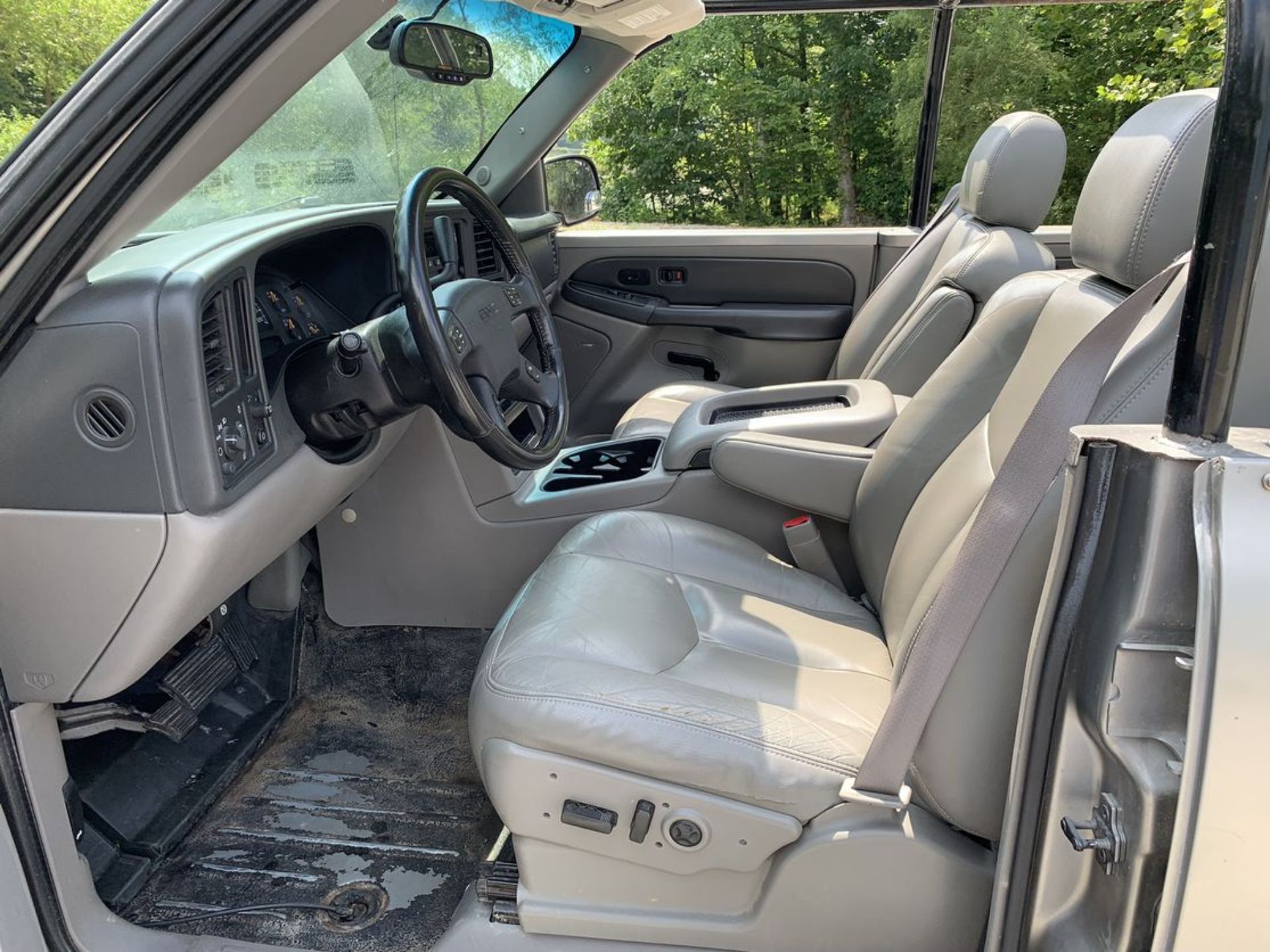 Custom GMC Yukon XL Convertible Could Double As A Safari Vehicle