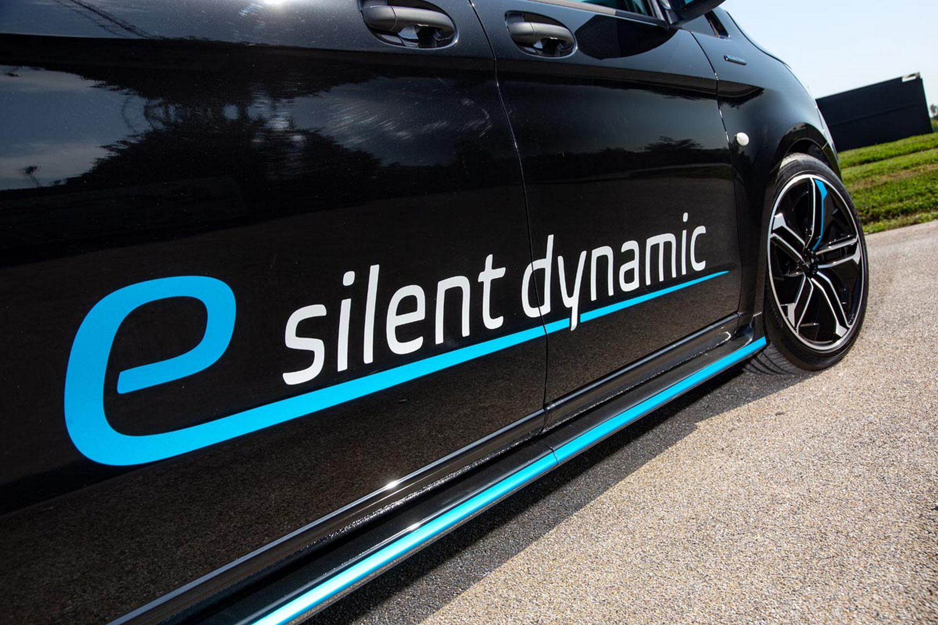 VanSports Amps Up The V300d Diesel And All-Electric e-Vito Mercedes-Benz Vito