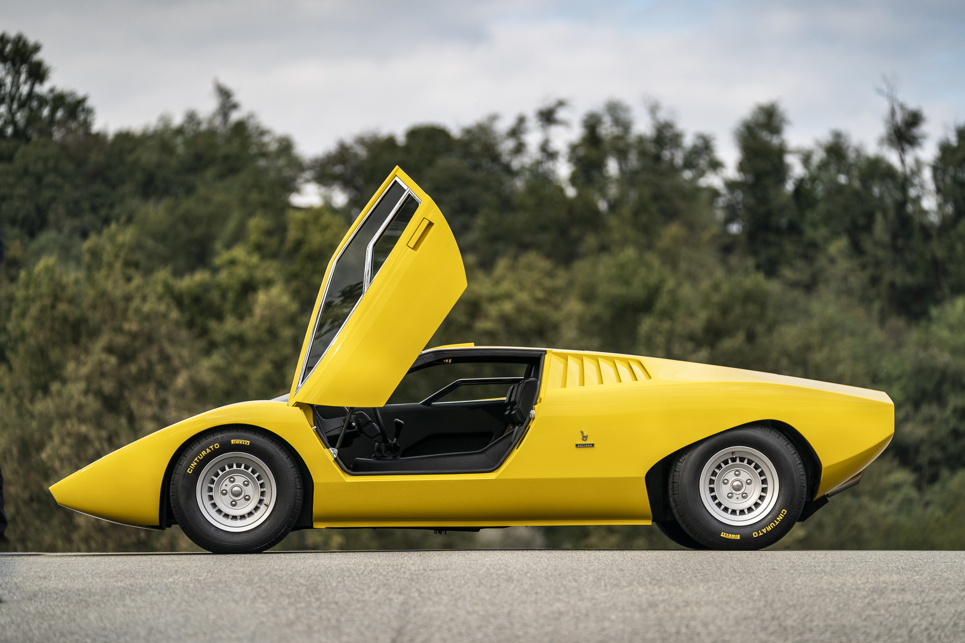 Lamborghini Makes Sure The Countach LP 500 Runs As It Should During Track Shakedown