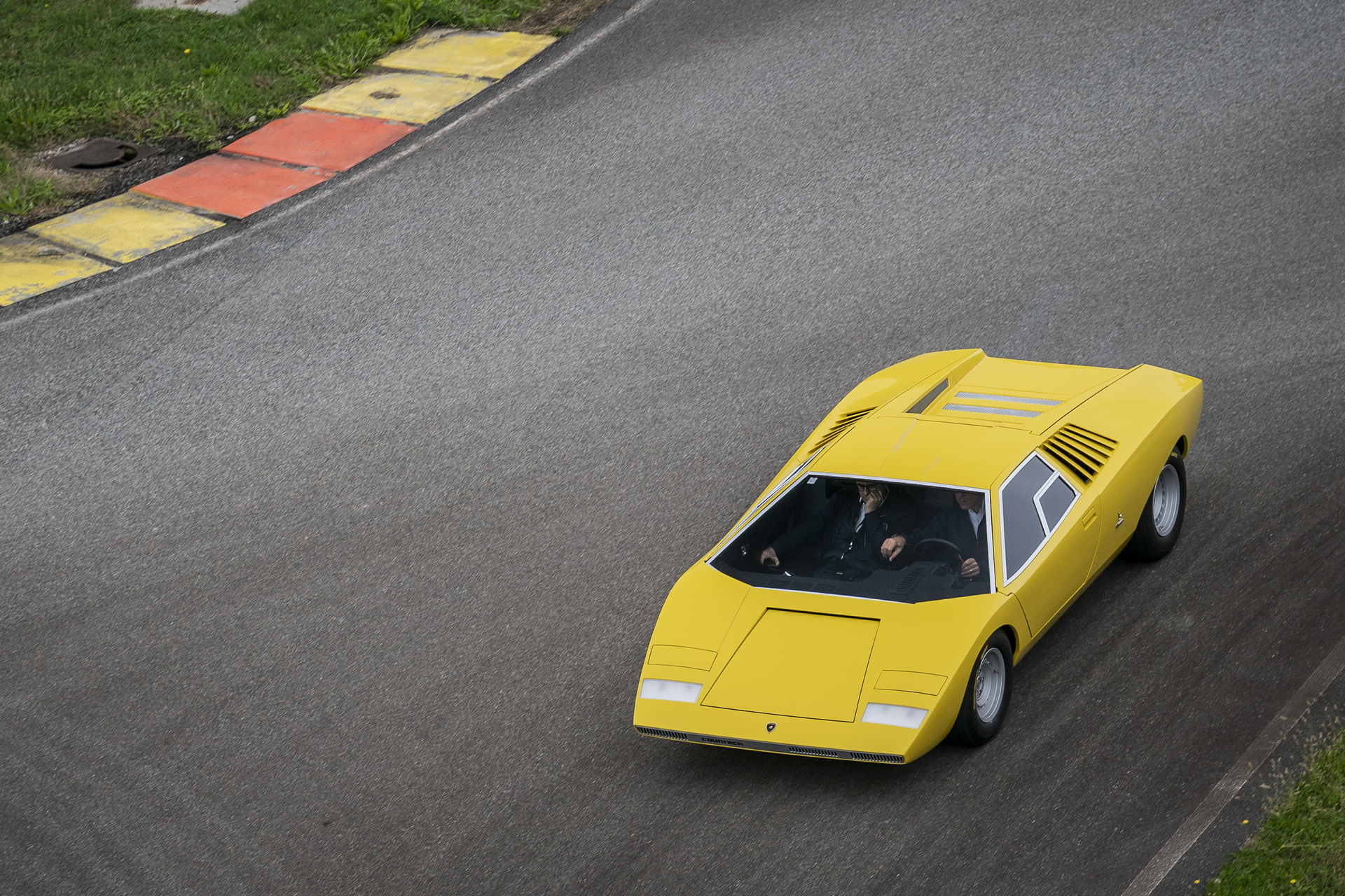 Lamborghini Makes Sure The Countach LP 500 Runs As It Should During Track Shakedown