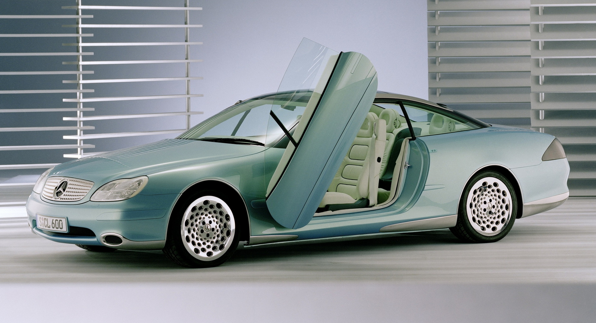 Mercedes’ New Hyperscreen Can Trace Its Roots Back To The F 200 Concept Of The ’90s