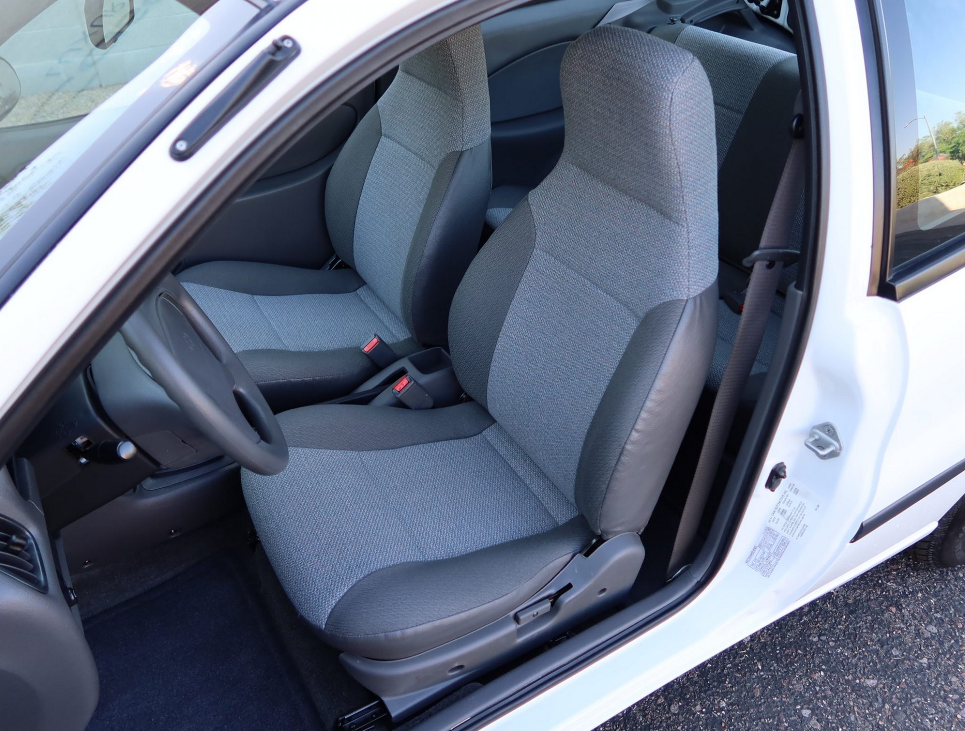 This 400 Mile Chevy Metro Hatchback Is An Economy Car Time Capsule From 2000