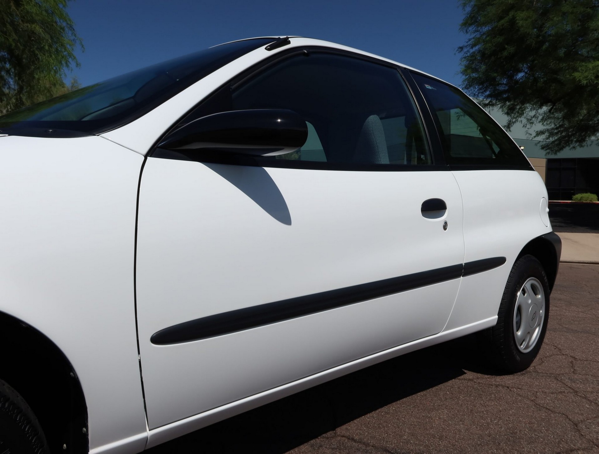 This 400 Mile Chevy Metro Hatchback Is An Economy Car Time Capsule From 2000