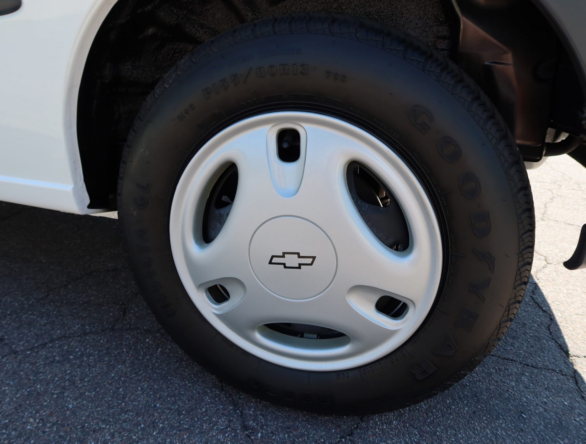 This 400 Mile Chevy Metro Hatchback Is An Economy Car Time Capsule From 2000