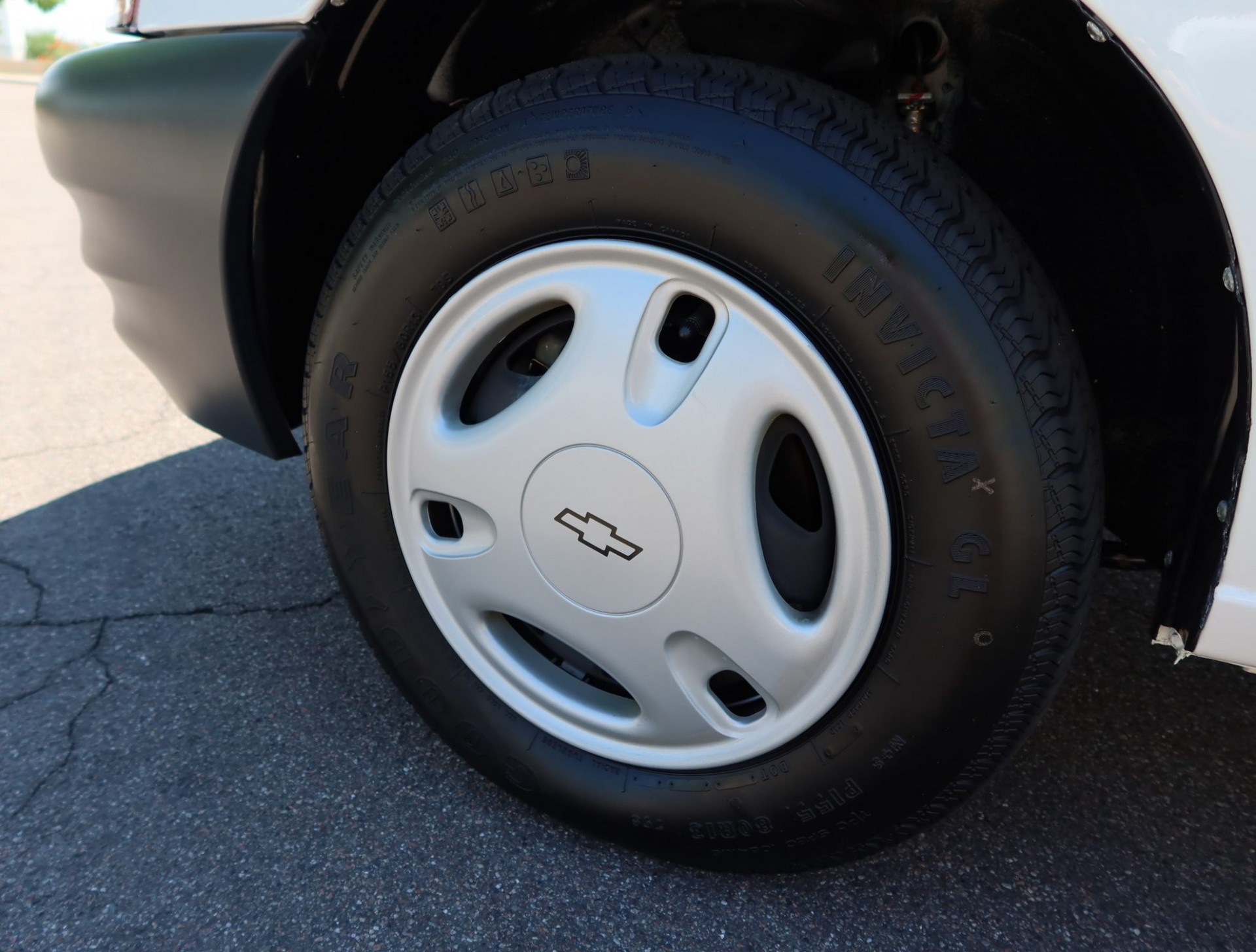 This 400 Mile Chevy Metro Hatchback Is An Economy Car Time Capsule From 2000