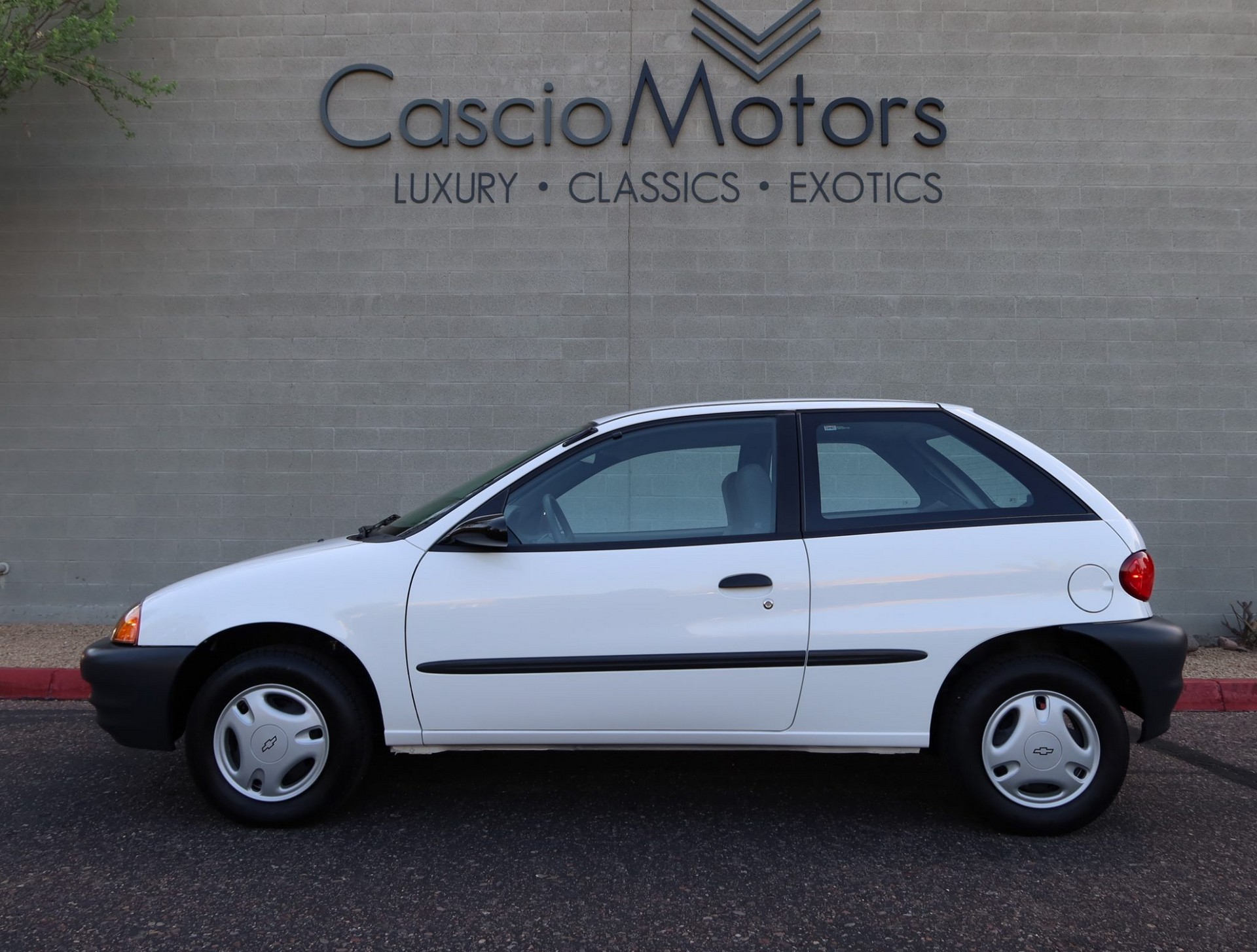 This 400 Mile Chevy Metro Hatchback Is An Economy Car Time Capsule From 2000