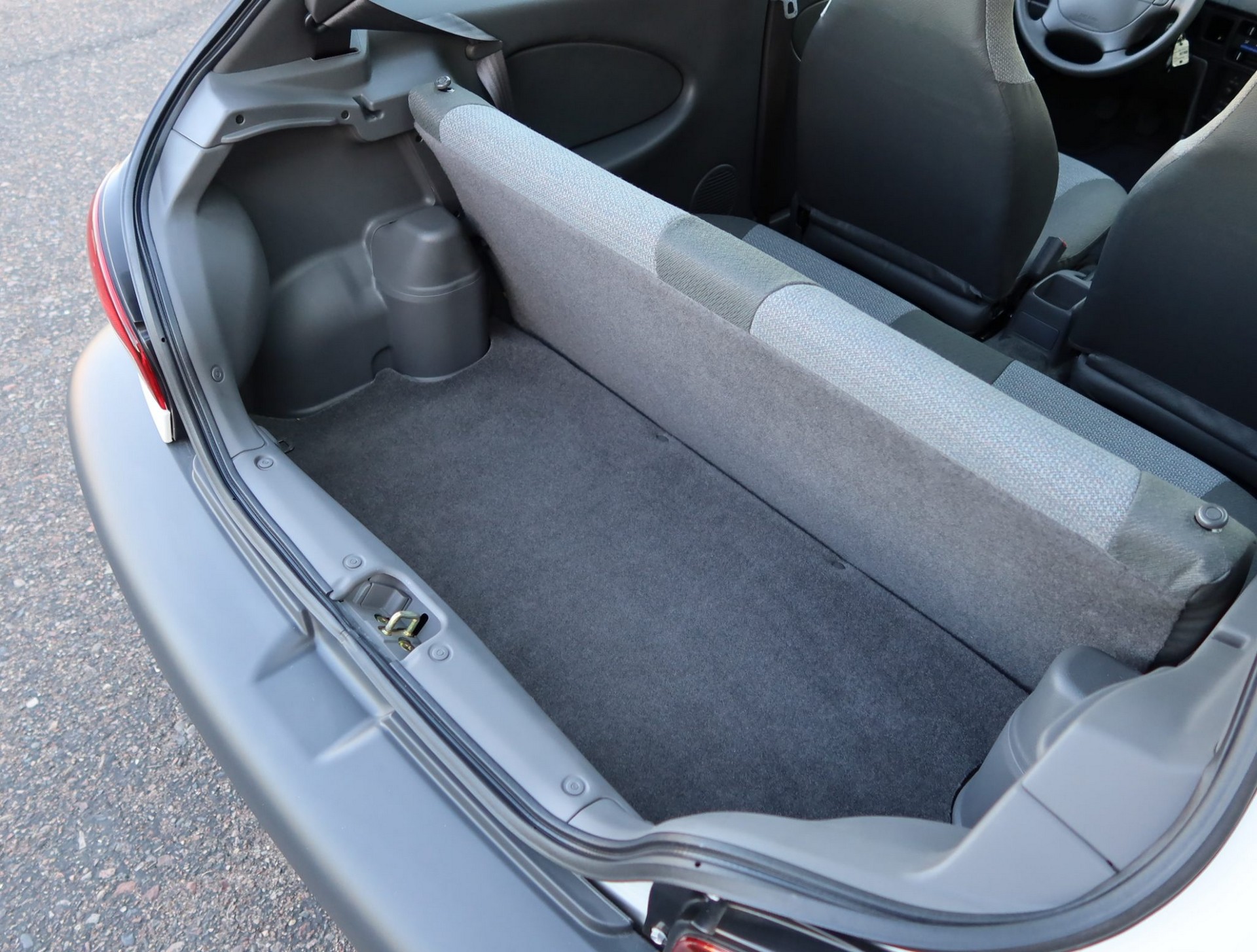 This 400 Mile Chevy Metro Hatchback Is An Economy Car Time Capsule From 2000