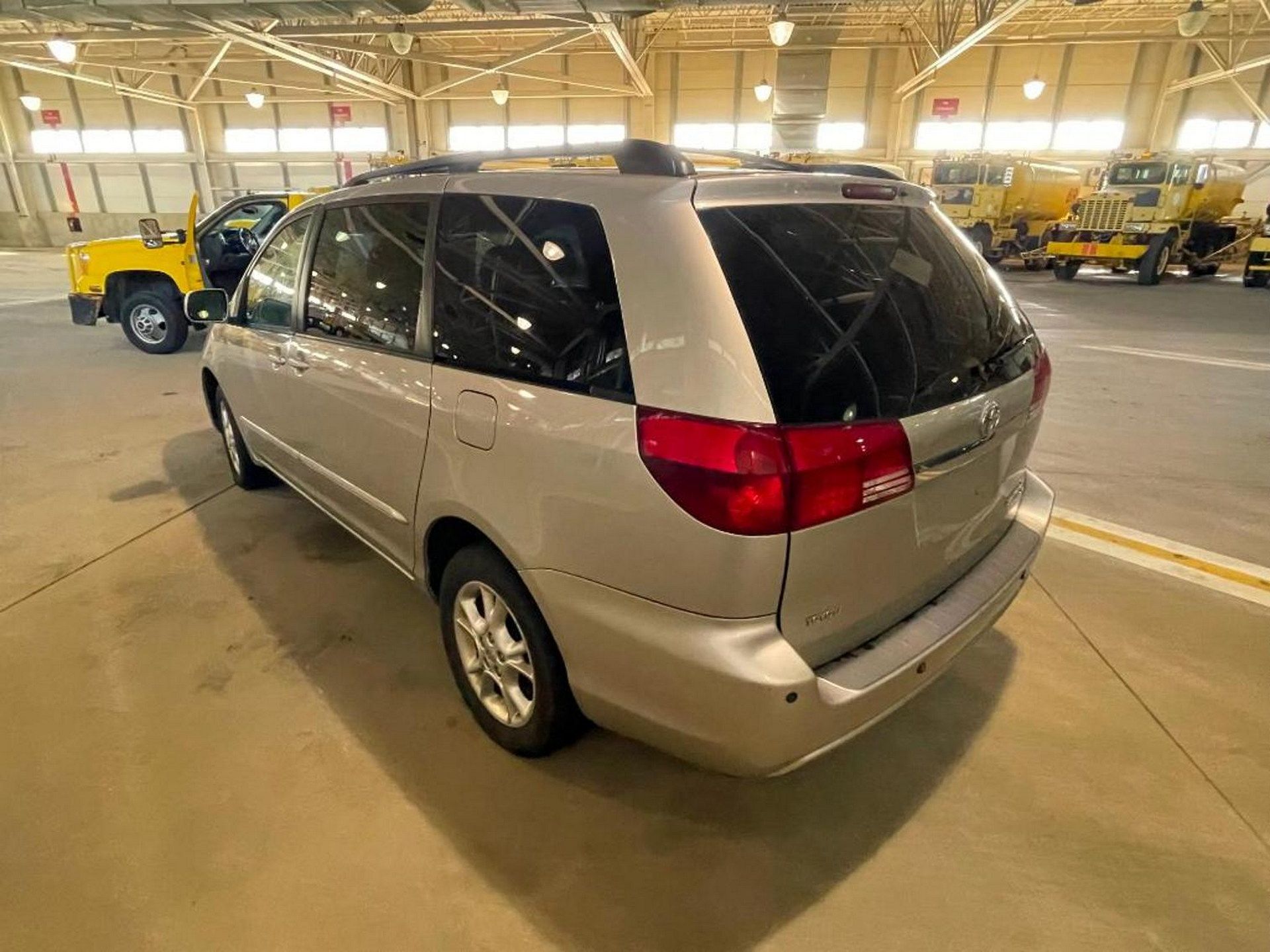 2005 Toyota Sienna XLE Forgotten At the Airport 2.jfif  - Auto Recent
