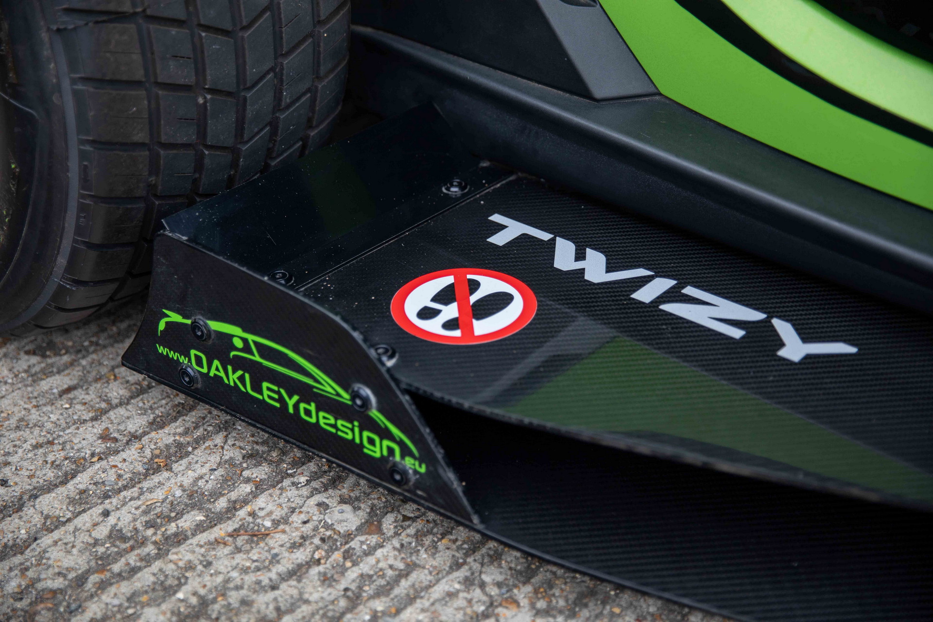 This 1-Of-5 Custom Renault Twizy Is Doing Its Best Impression Of An F1 Car