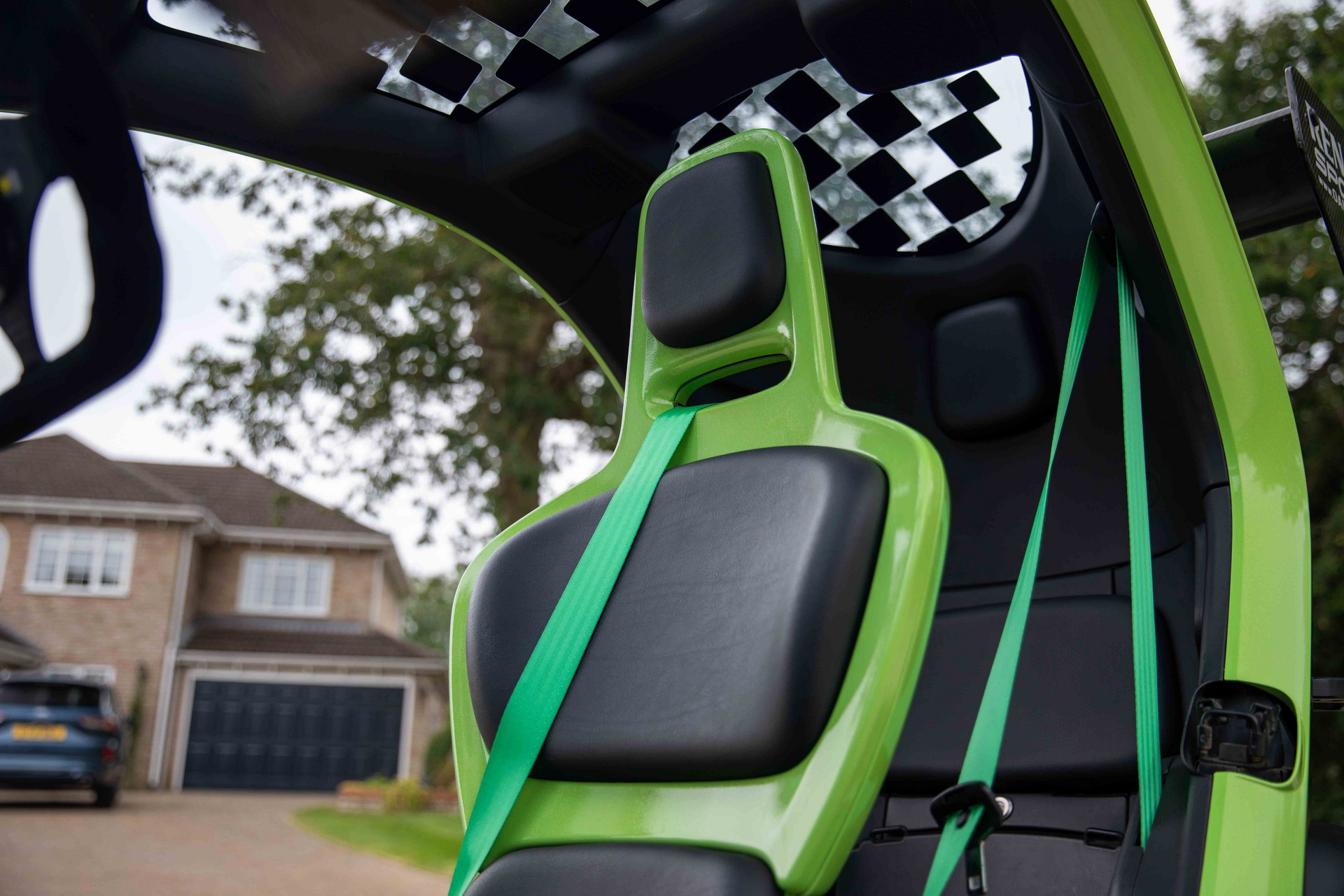 This 1-Of-5 Custom Renault Twizy Is Doing Its Best Impression Of An F1 Car