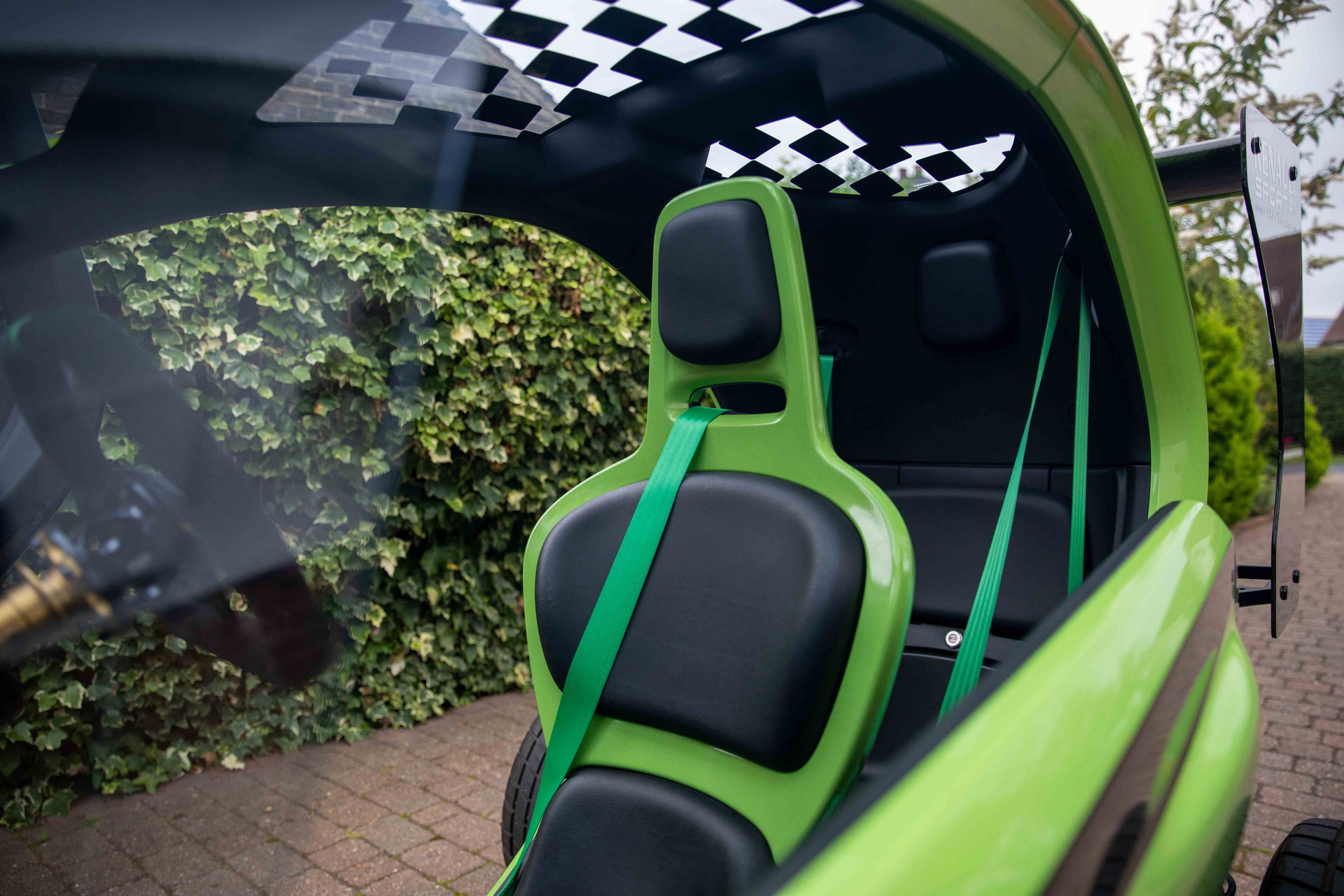 This 1-Of-5 Custom Renault Twizy Is Doing Its Best Impression Of An F1 Car