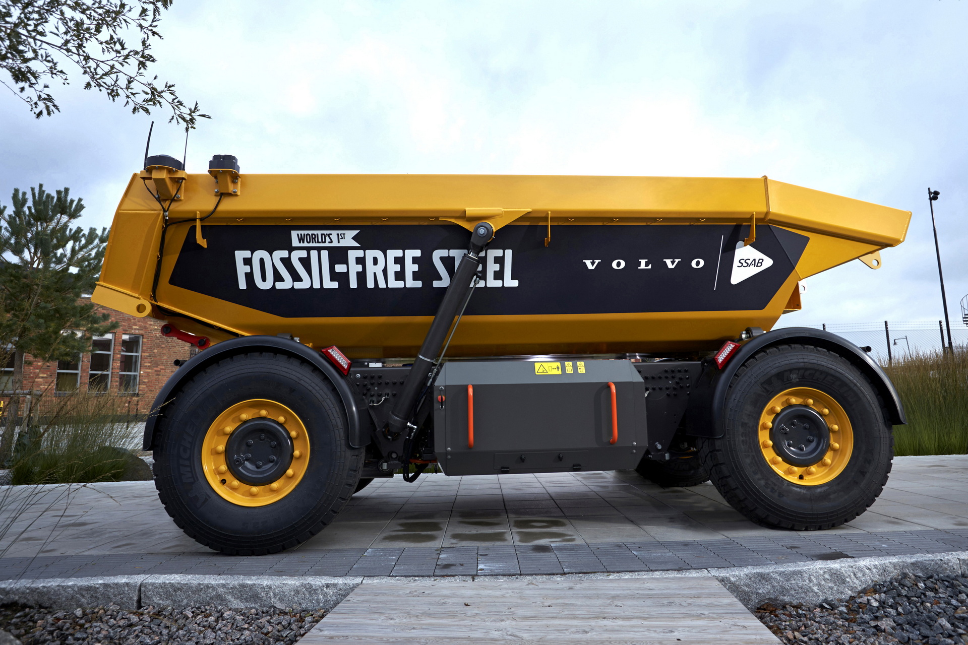 This Odd Looking Volvo Is The World’s First Vehicle Made Of Fossil-Free Steel