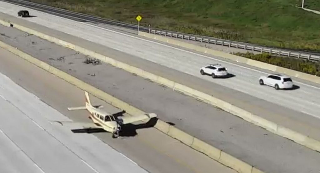  Watch A Plane Make An Emergency Landing On 10-Lane Stretch Of Canadian Highway