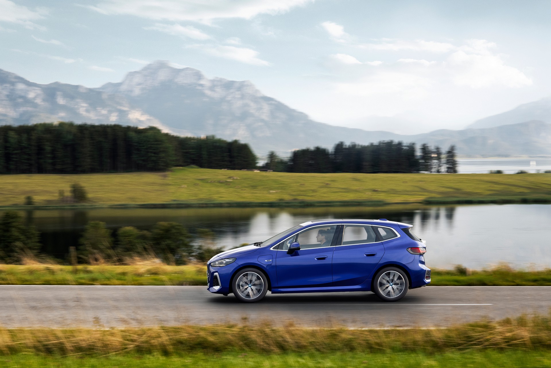 2022 BMW 2-Series Active Tourer Debuts With Massive Grille, New Tech And Plug-In Hybrid Power