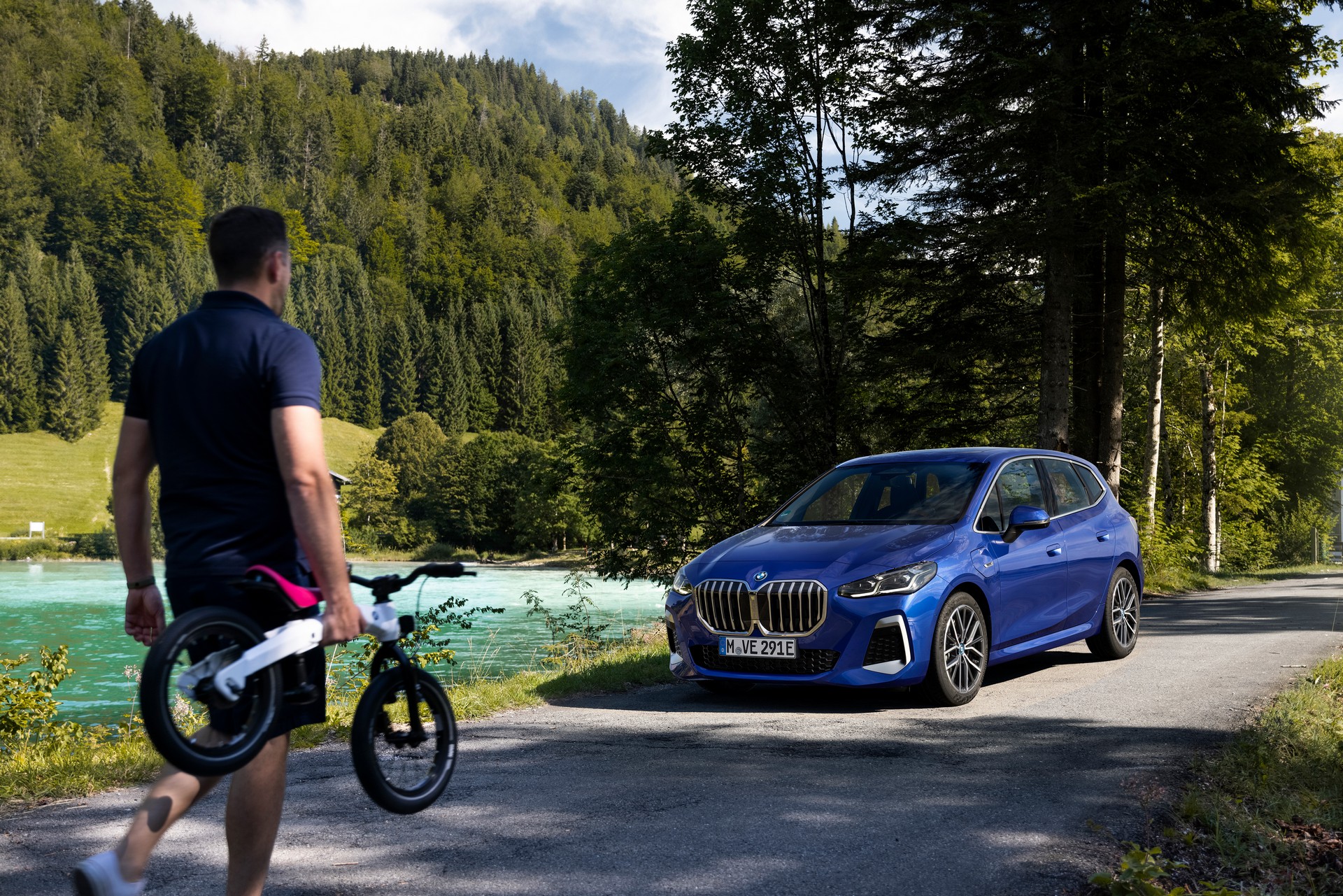 2022 BMW 2-Series Active Tourer Debuts With Massive Grille, New Tech And Plug-In Hybrid Power