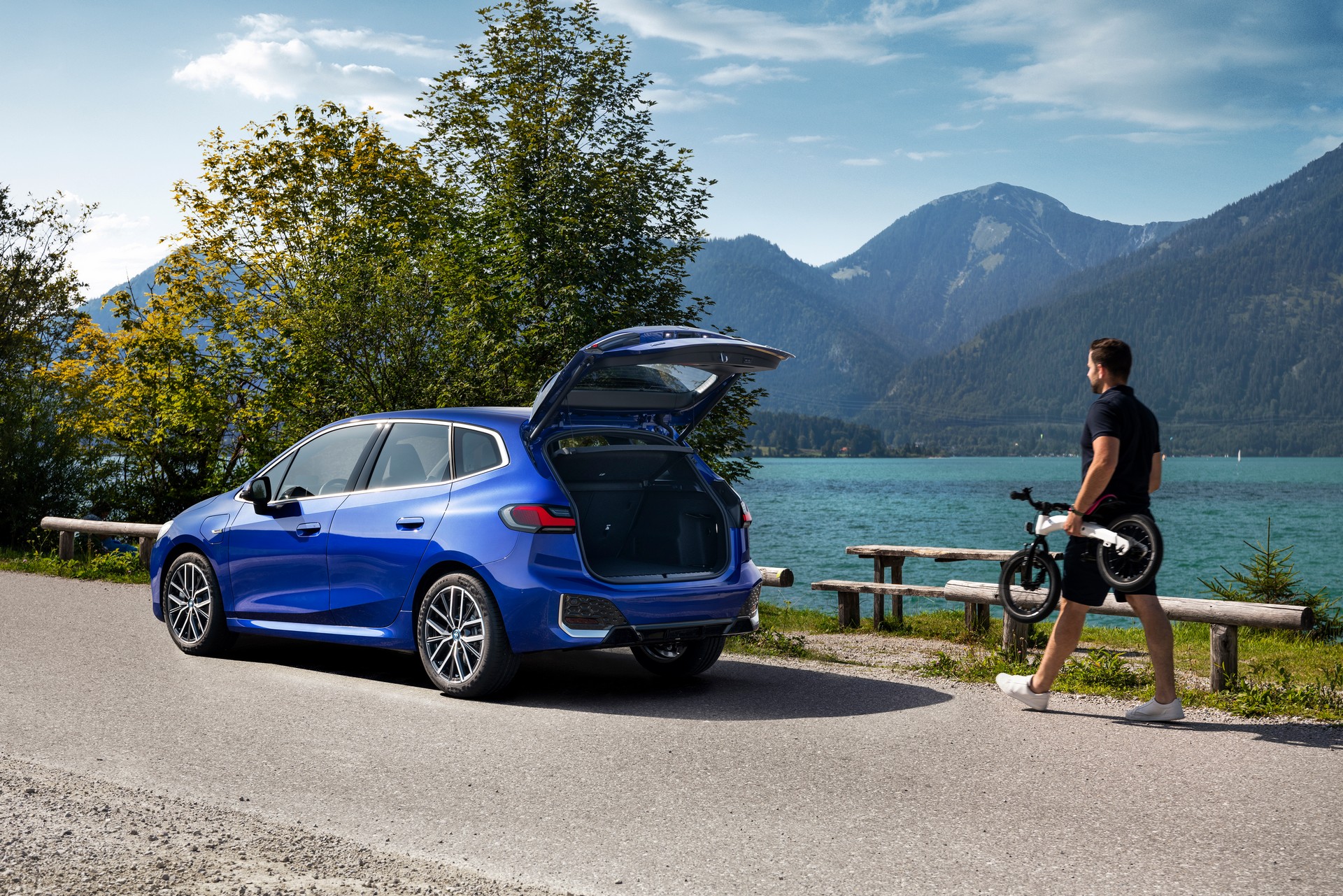 2022 BMW 2-Series Active Tourer Debuts With Massive Grille, New Tech And Plug-In Hybrid Power