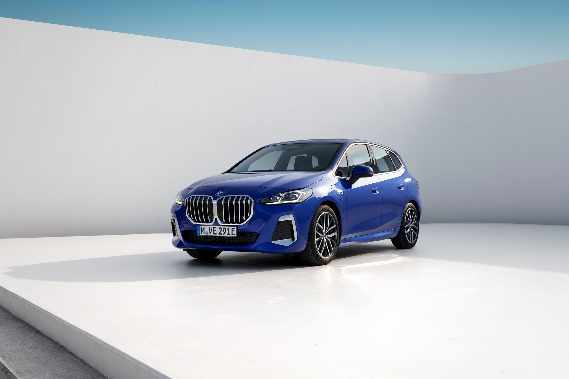 2022 BMW 2-Series Active Tourer Debuts With Massive Grille, New Tech And Plug-In Hybrid Power
