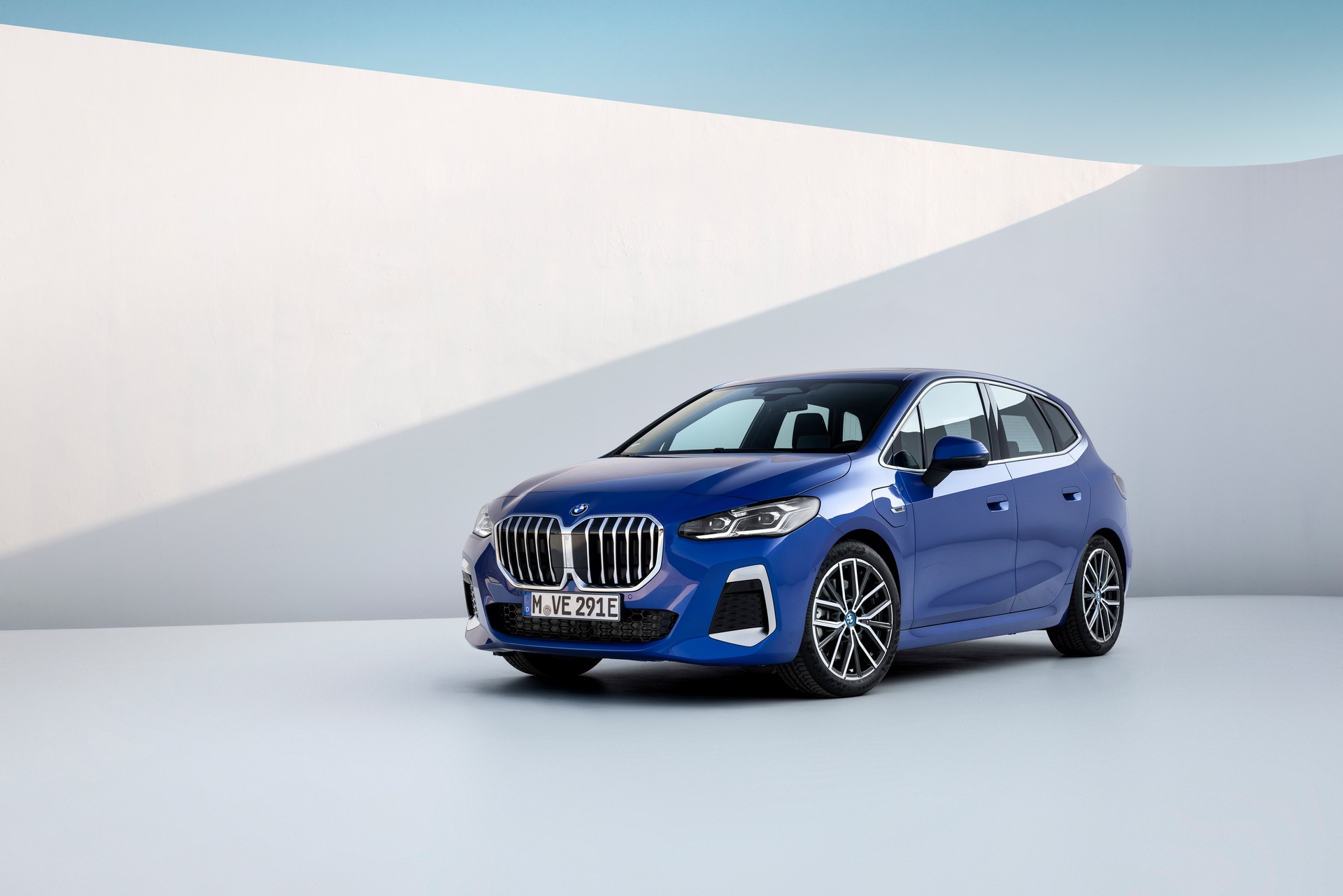 2022 BMW 2-Series Active Tourer Debuts With Massive Grille, New Tech And Plug-In Hybrid Power