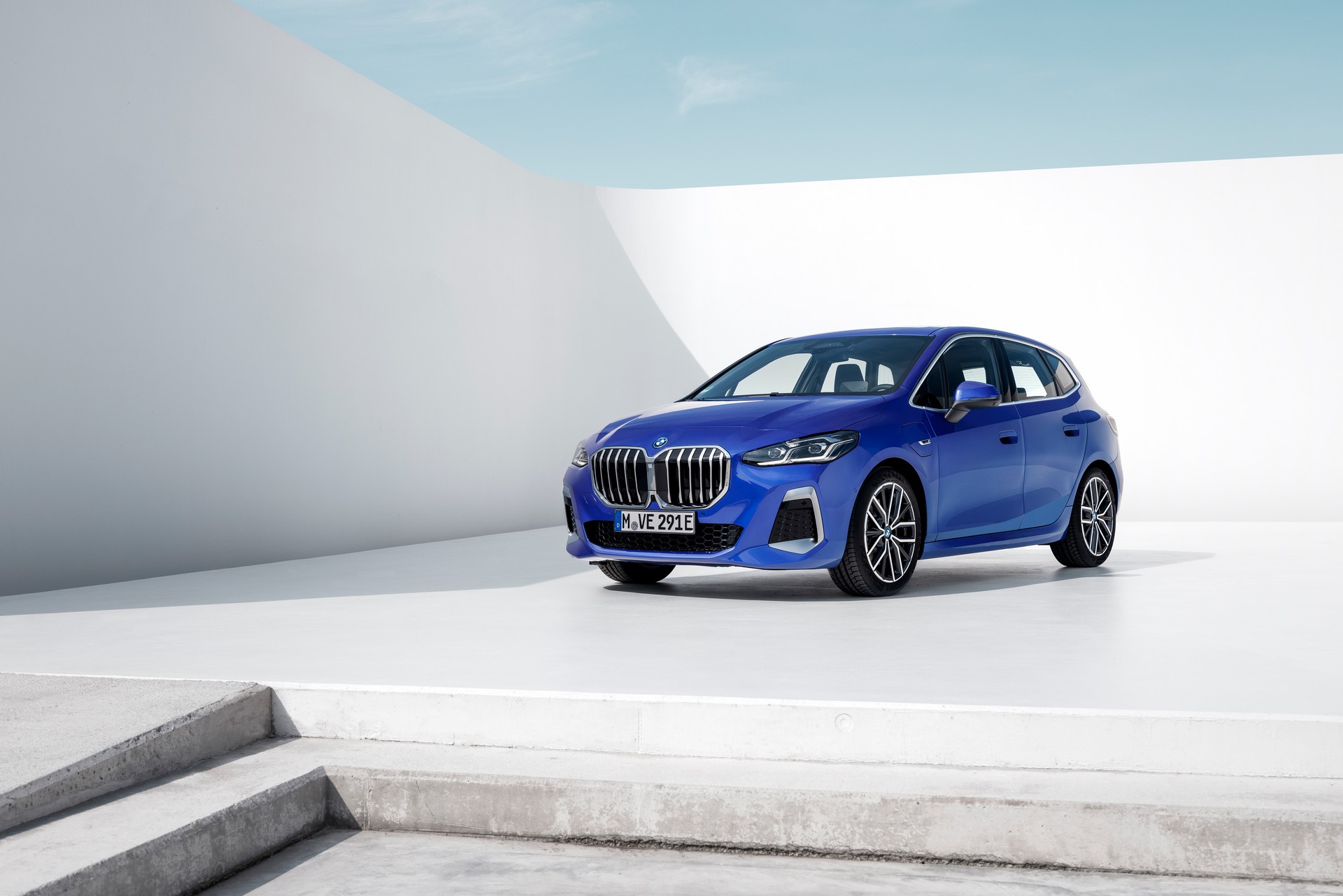 2022 BMW 2-Series Active Tourer Debuts With Massive Grille, New Tech And Plug-In Hybrid Power