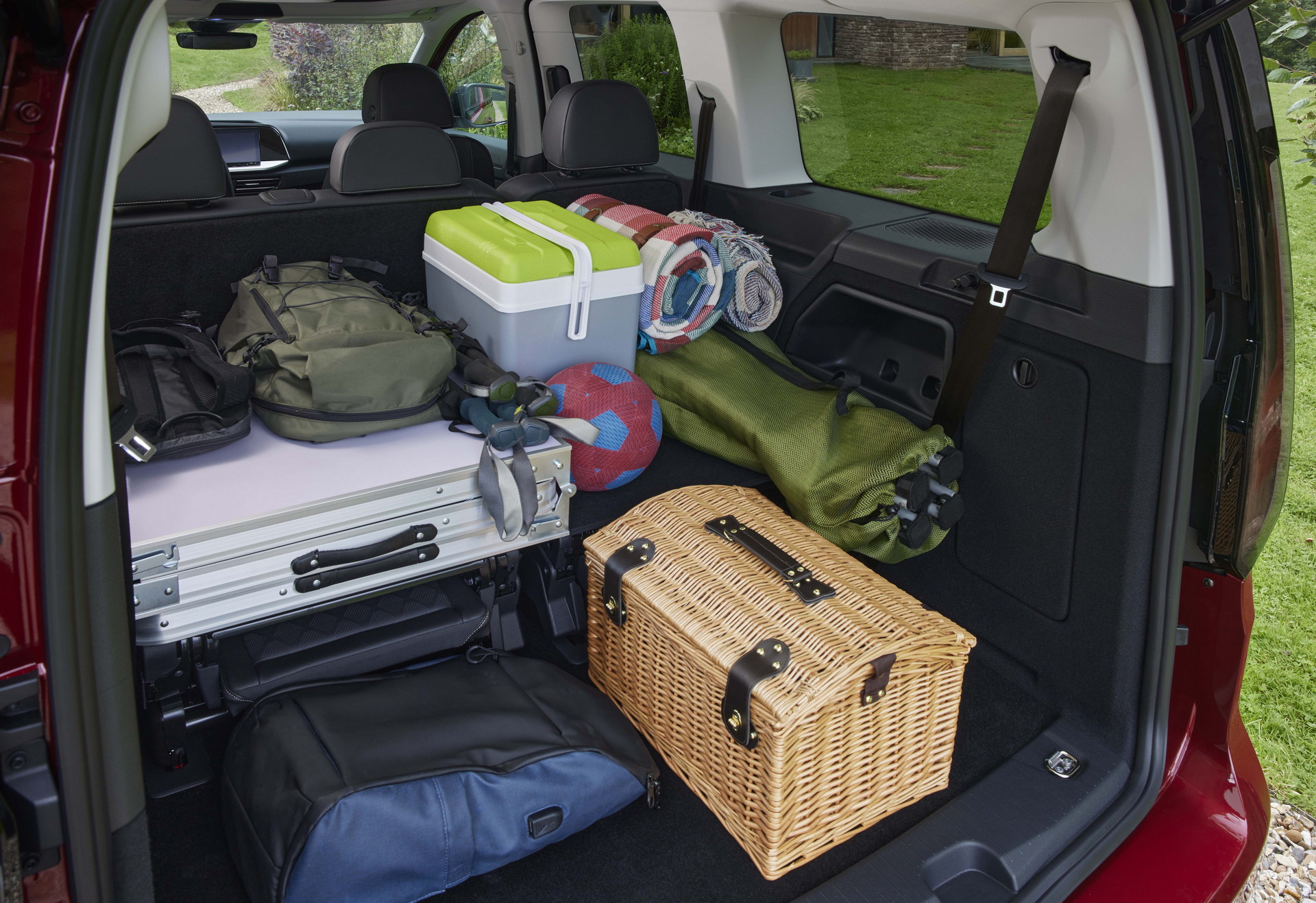 2022 Ford Tourneo Connect Revealed With VW Caddy Bones, More Tech, And Superb Practicality