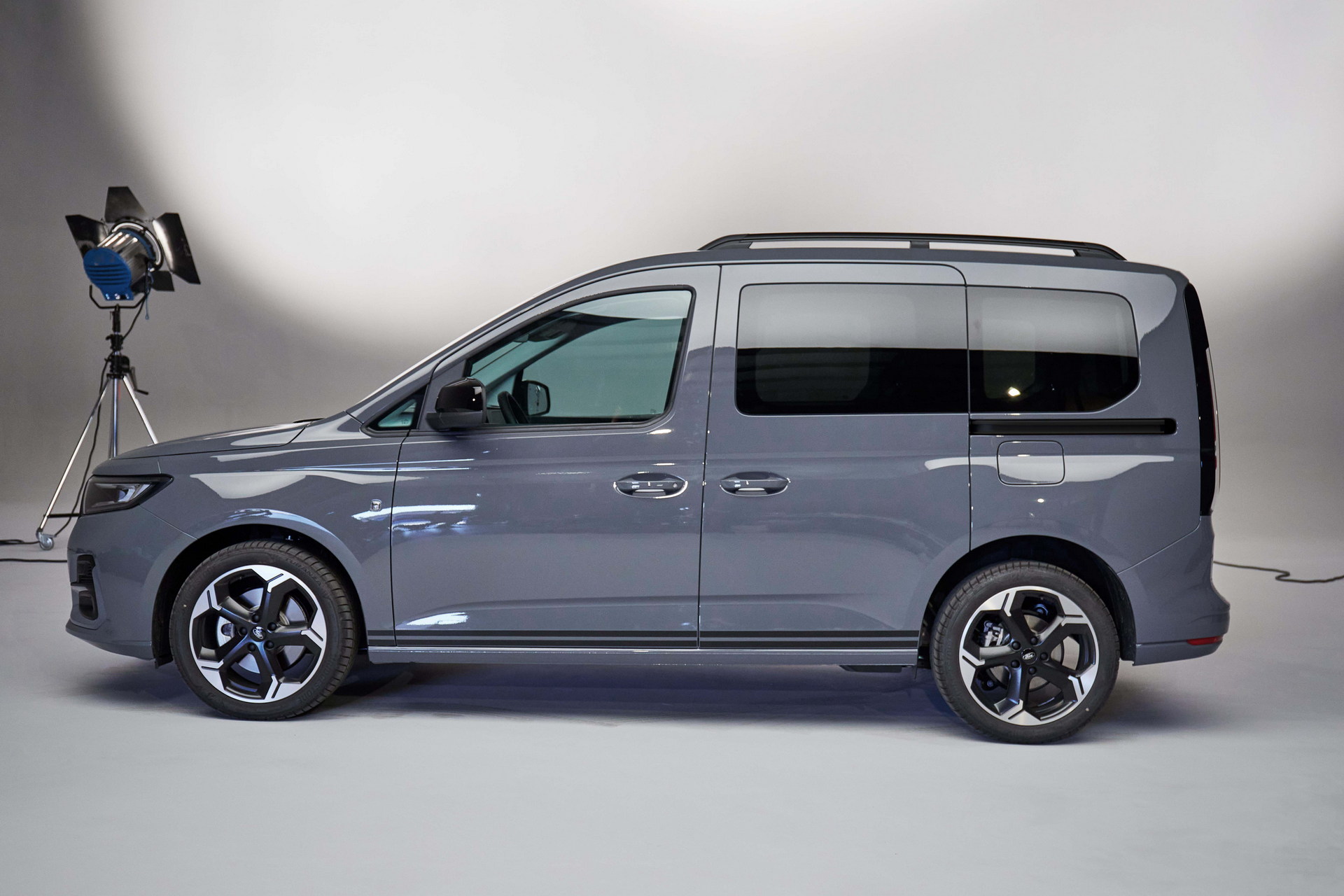2022 Ford Tourneo Connect Revealed With VW Caddy Bones, More Tech, And Superb Practicality