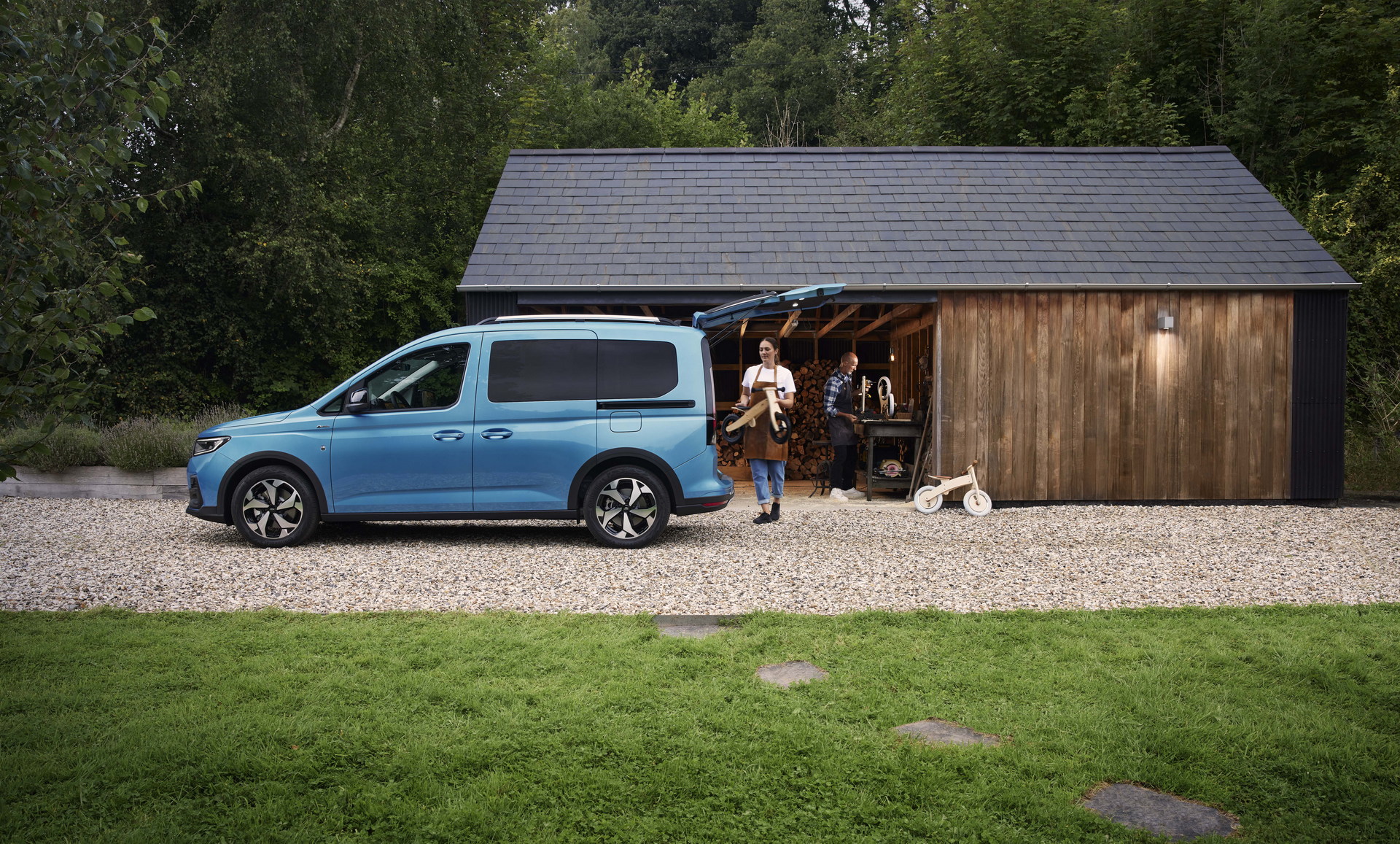 2022 Ford Tourneo Connect Revealed With VW Caddy Bones, More Tech, And Superb Practicality