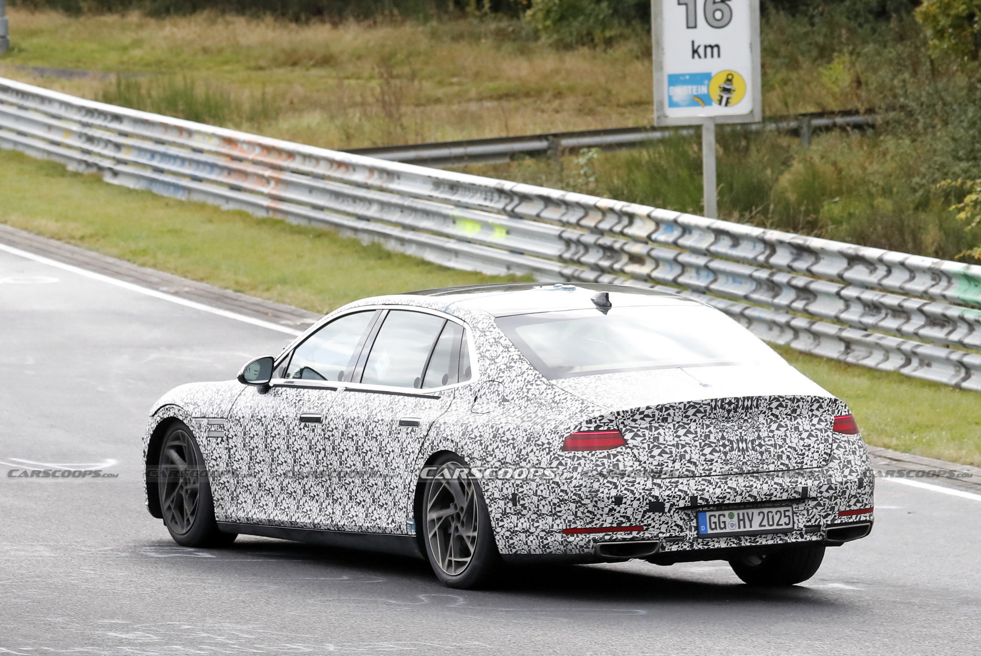 2022 Genesis G90 Spied Inside-Out Revealing Premium And Tech-Filled Cabin